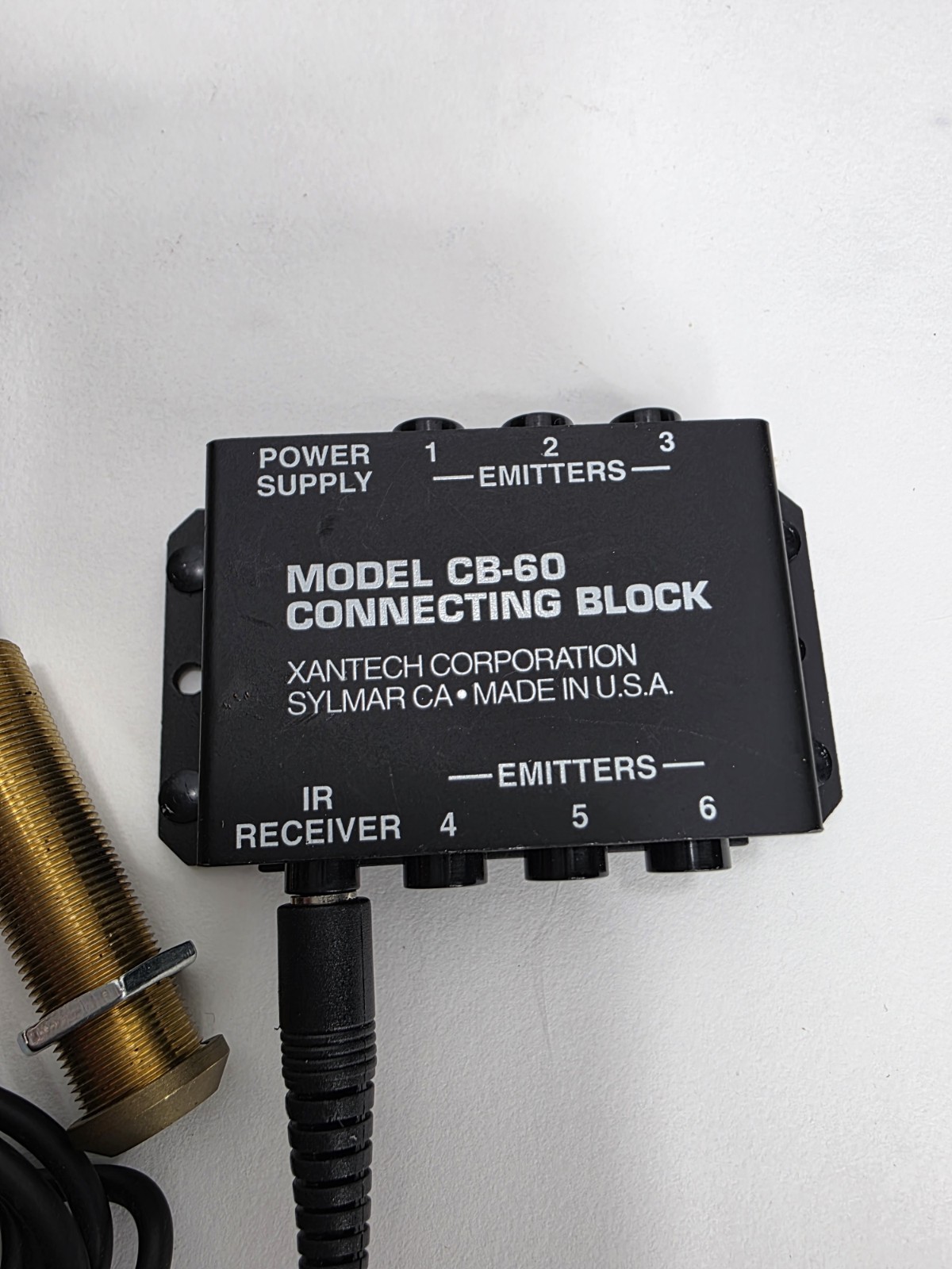 Xantech CB-60, Single Zone Connecting Block 1 Receiver Input w/6 Emitter Outputs