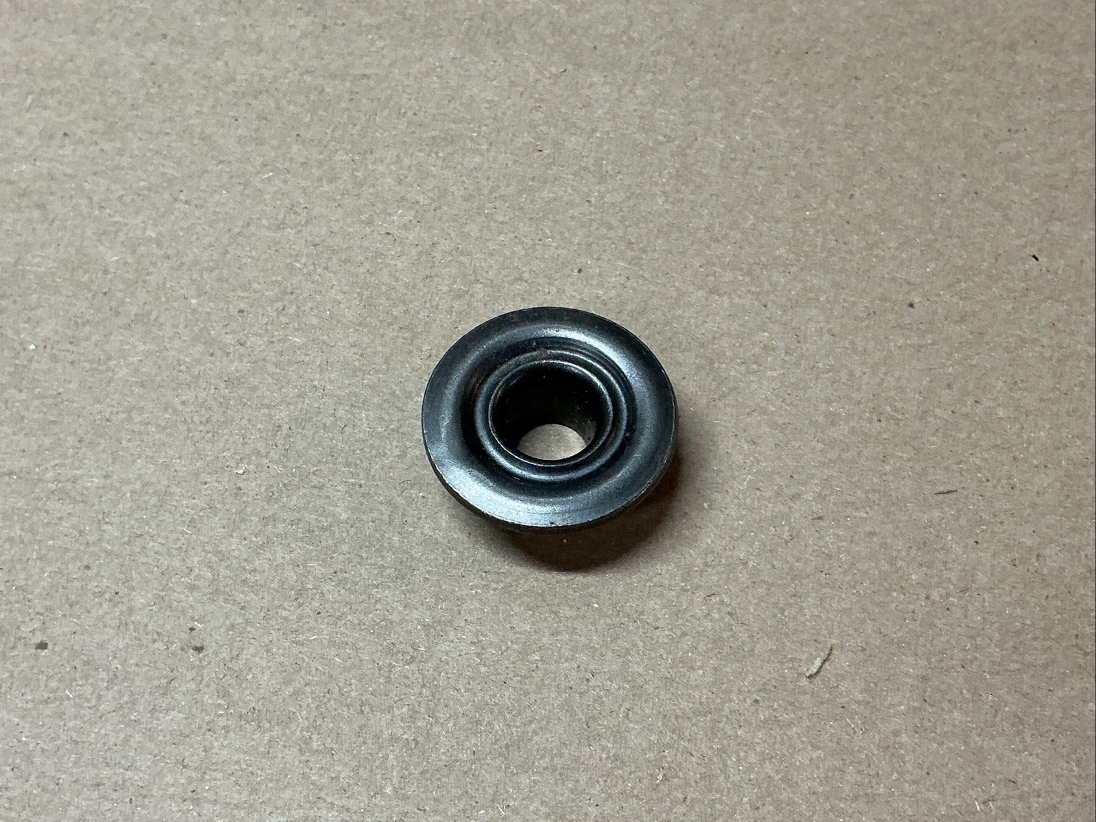 Mack 25502378 Valve Retainer Washer NOS