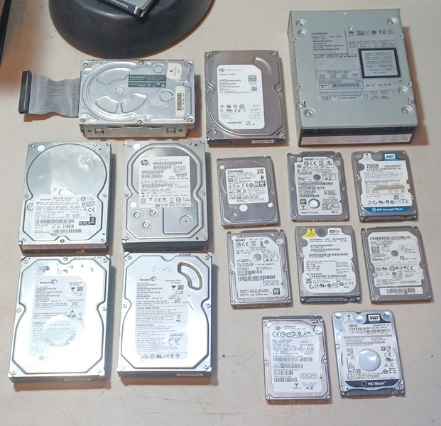 Mixed Lot Internal Desktop HDDs SATA I/II & PATA/IDE + Hitachi CD-ROM Drive
