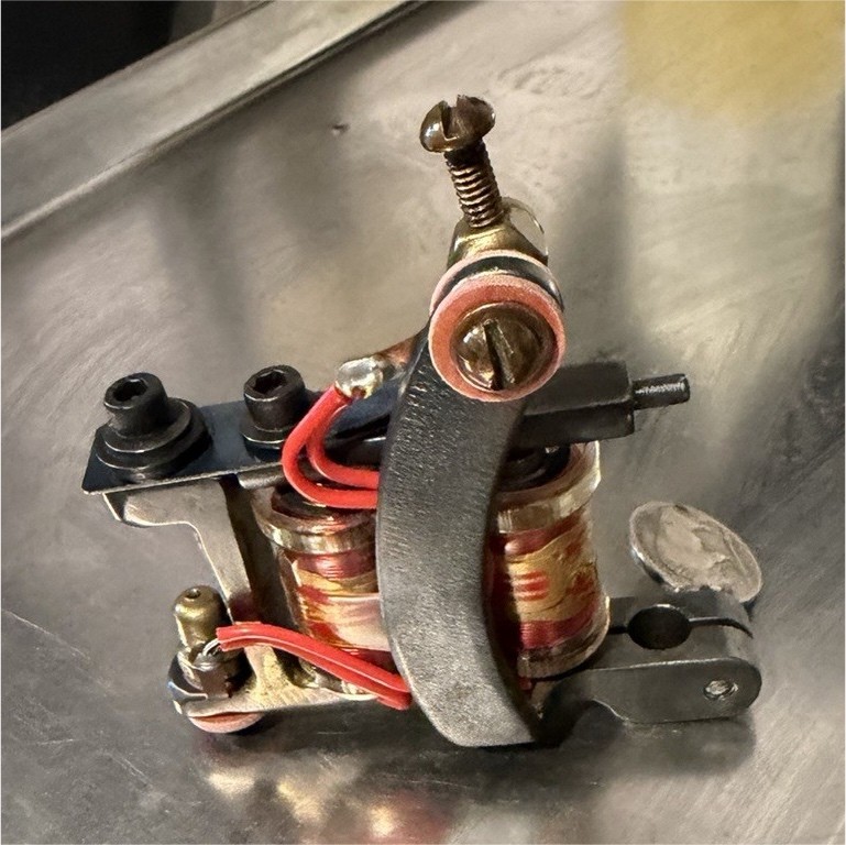 Union 2-Coil Handmade Coil Tattoo Machine Liner, Black/Gold/Red Frame Used
