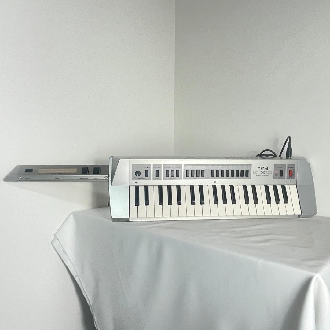 Yamaha KX5 Vintage Synthesizer Keyboard Pro Audio Equipment Used Japan