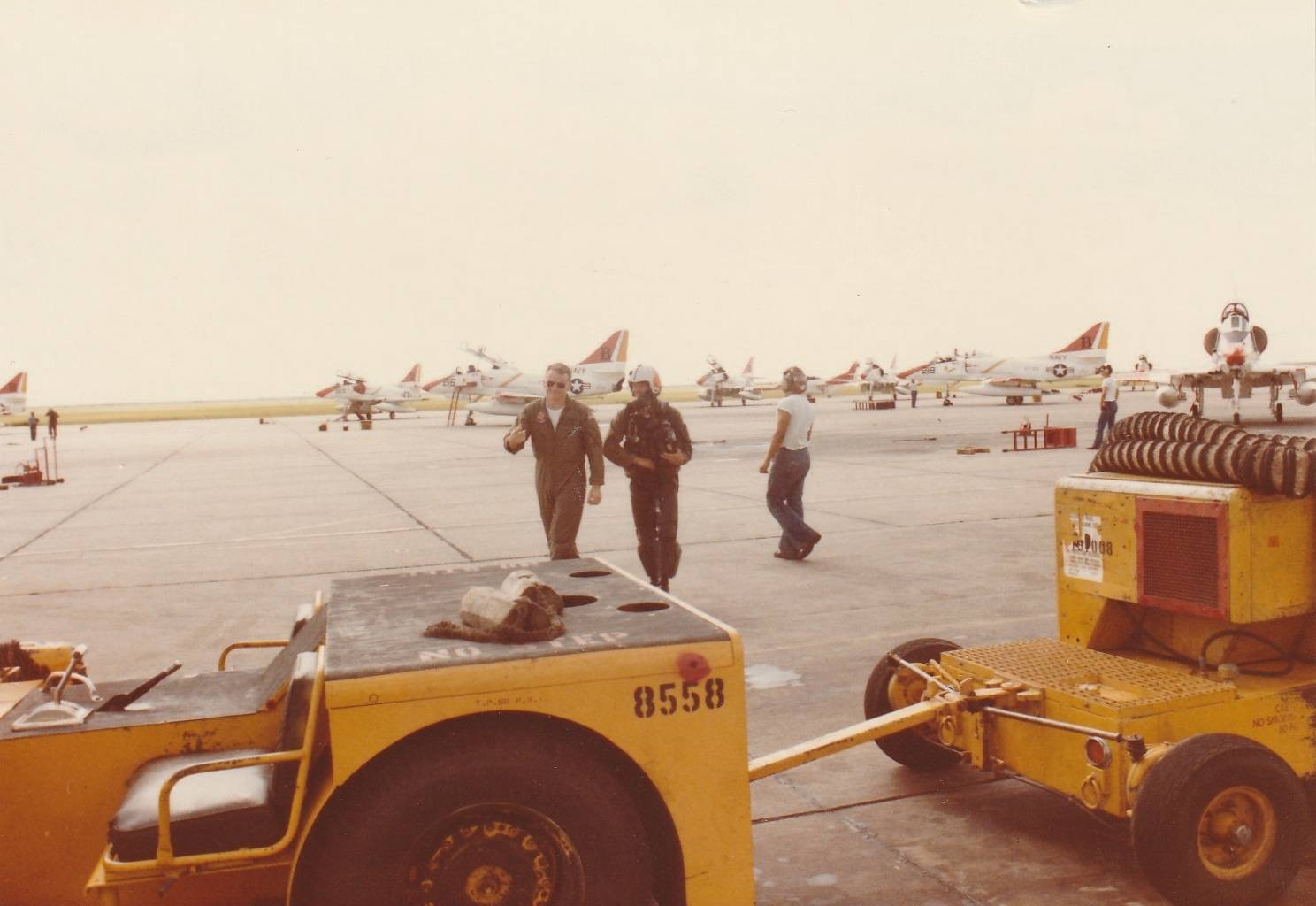 1983 US Navy  VT-21 VT-22 VT-23 Douglas A-4 Skyhawk NAS Kingsville Ground Crew