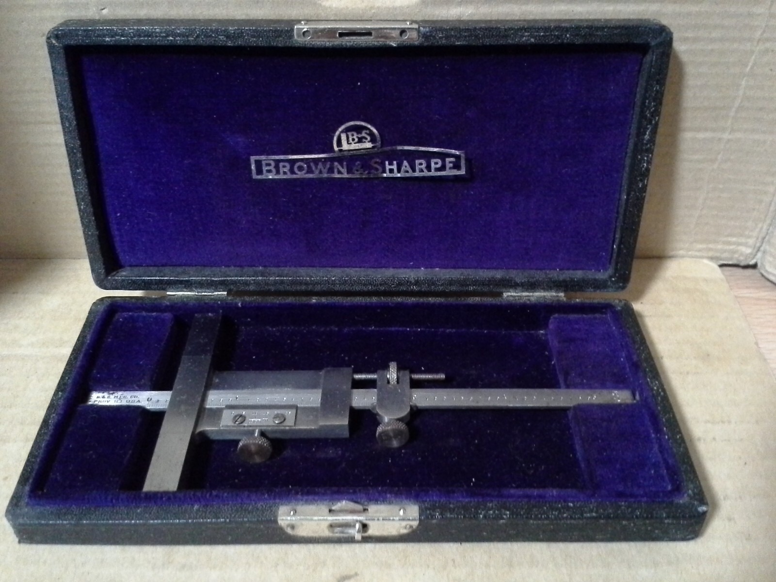 Vintage. Brown & Sharpe 600 Vernier Depth Gauge w/Original Case. Working. VGC