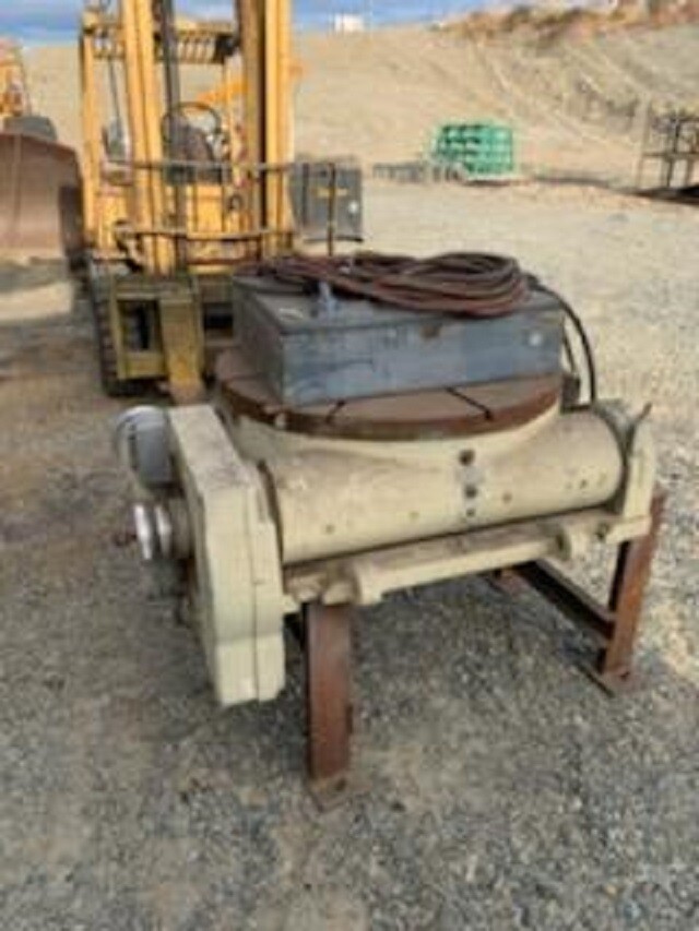 Pratt & Whitney 36″ Tilting Rotary Table Model 36"