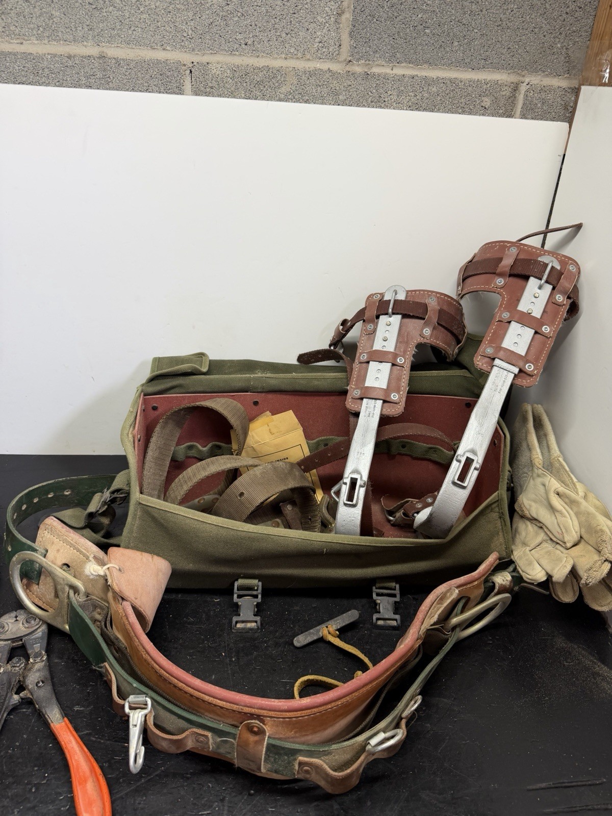 Buckingham Lot, Lineman Belt And Climbing Set With Extra Tools Bundle With Case