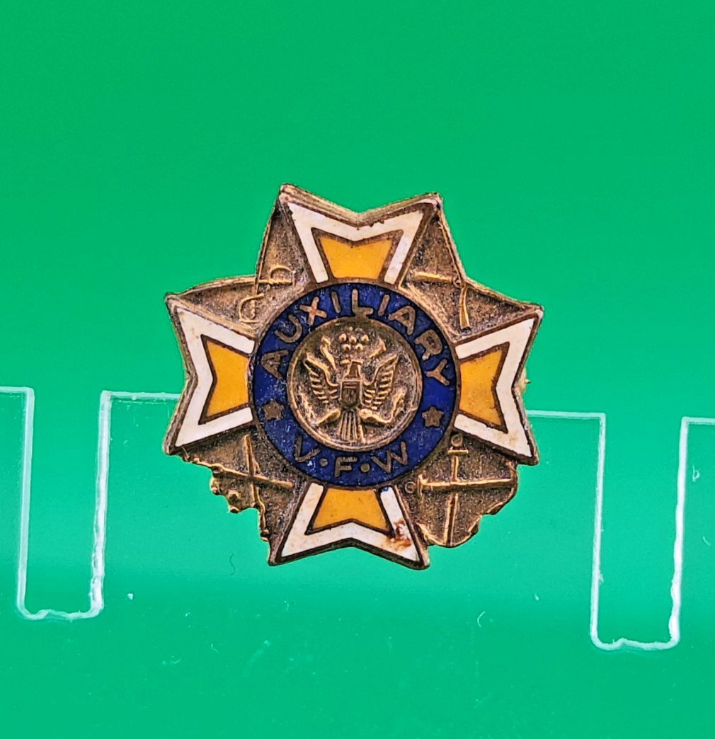 VFW Auxiliary Orange & White Enamel Lapel Hat Vest Pin Veterans Of Foreign Wars