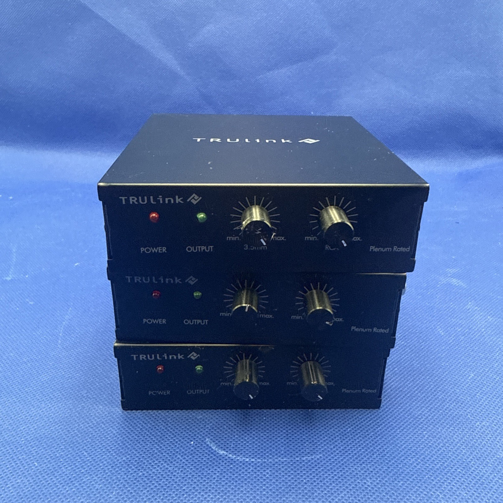 Lot Of 4 TruLink 40100 is a 40-watt, plenum-rated stereo audio amplifier