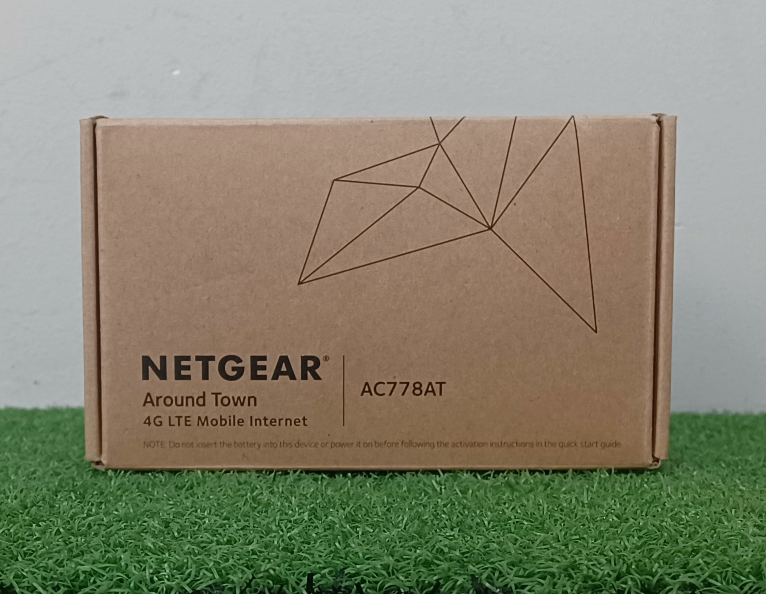 NEW Netgear Around Town Air Card 4G LTE Prepaid Mobile Hotspot Black.