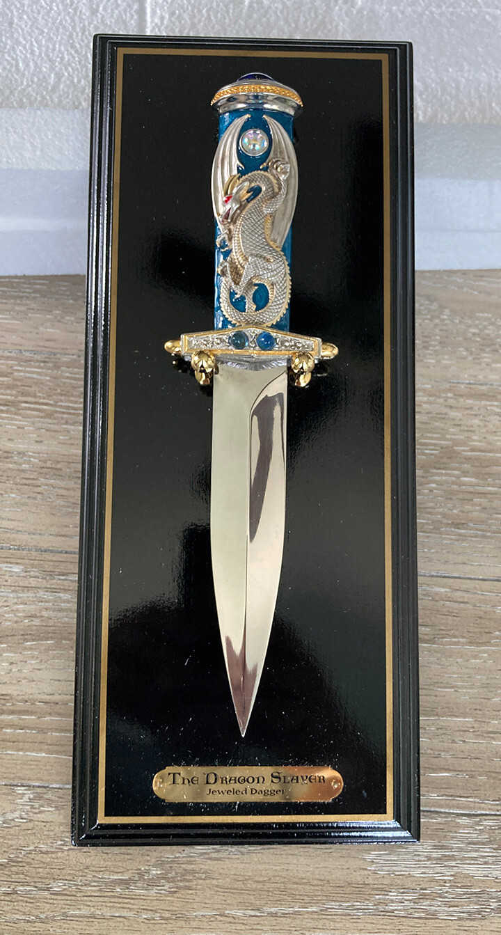 RARE Danbury Mint The Dragon Slayer Jeweled Dagger w/Wooden Wall Hanging Display