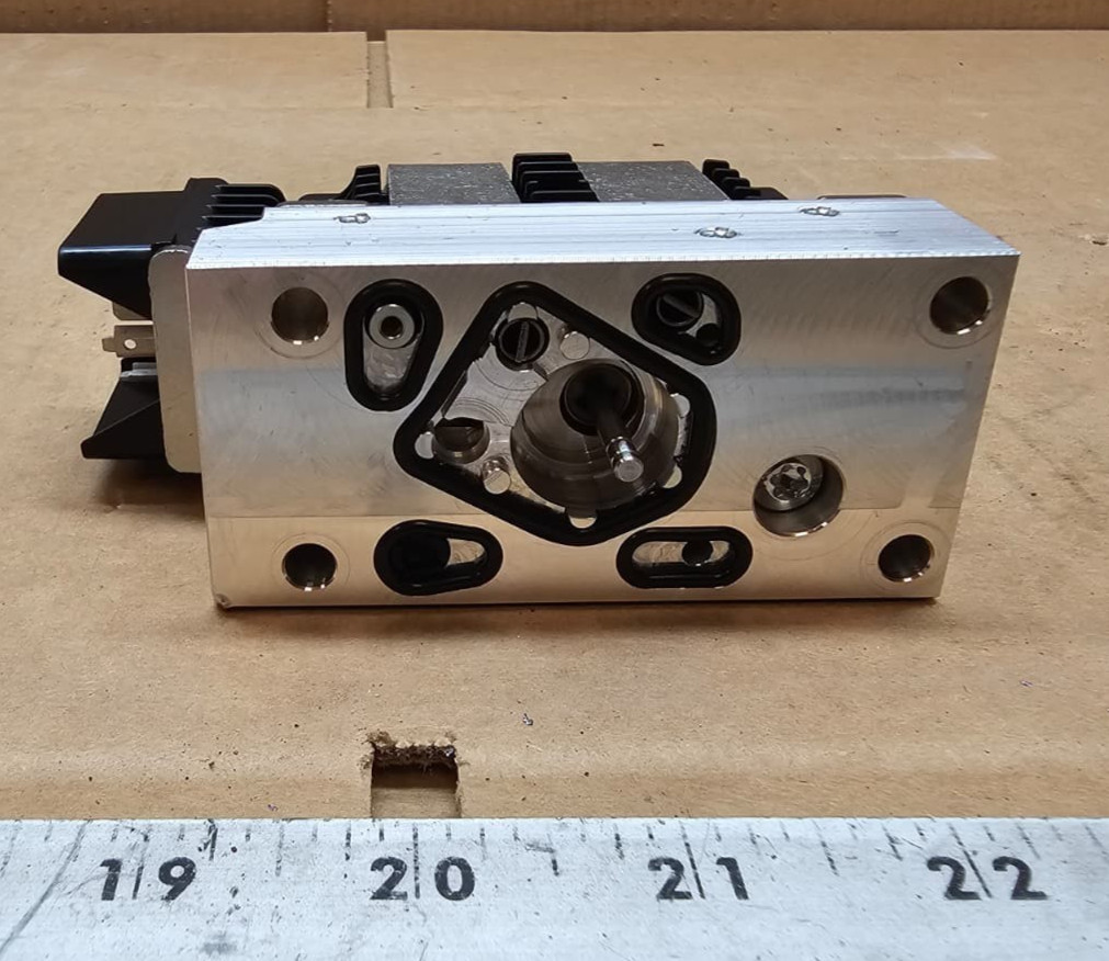 Danfoss PVEH 32 (S7) Proportional High Actuator 11-32V DIN w/ Valve Block & Hard