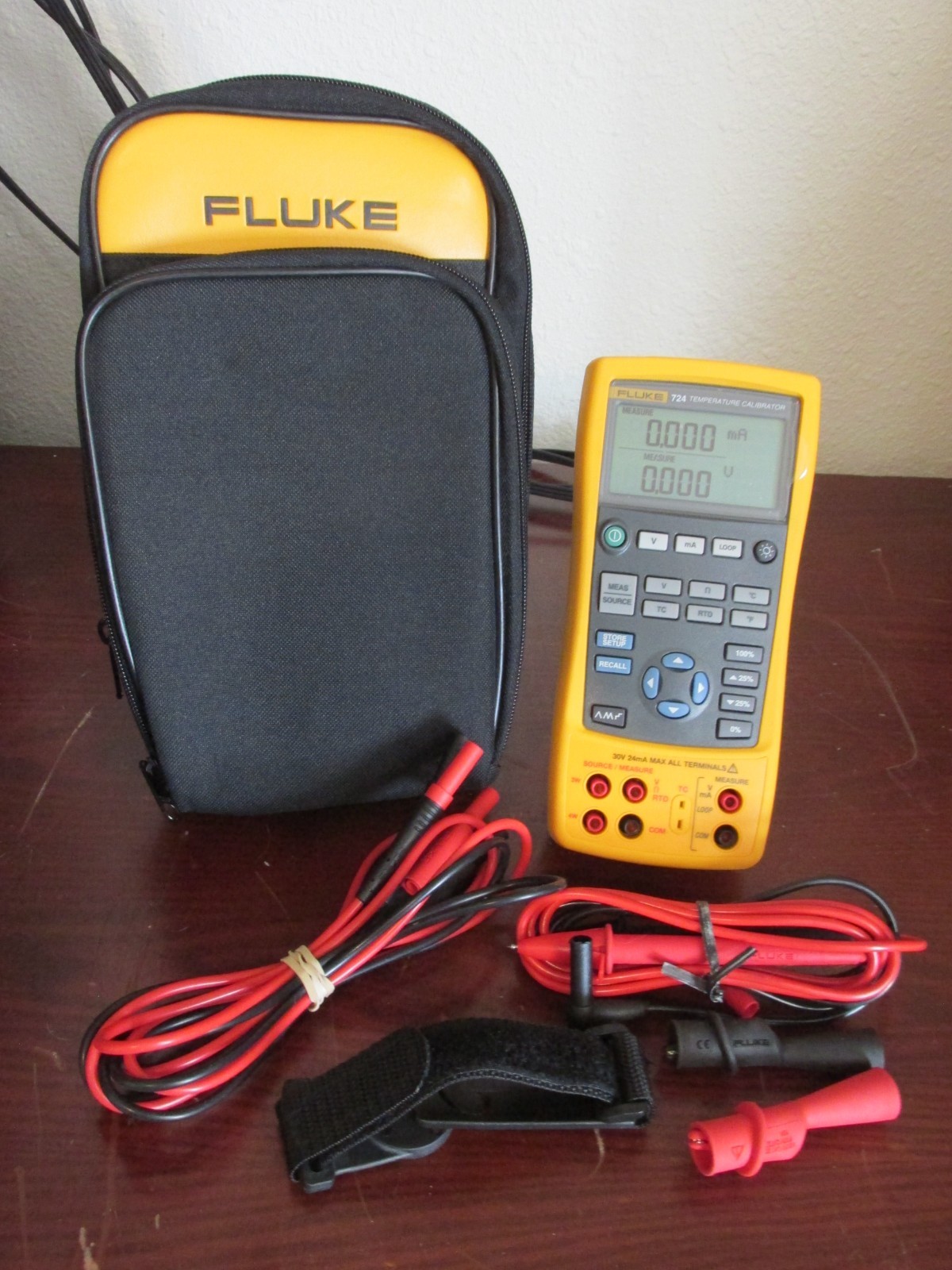 Fluke 724 Temperature Calibrator **TESTED to Fluke Performance Verification**