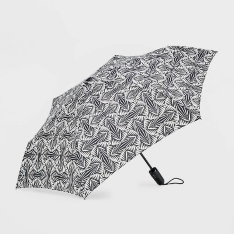 Close Compact Umbrella - Black/White: Telescoping Shaft, Polyester Shell