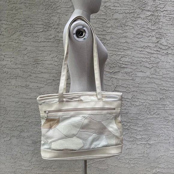 SCAR STITCH CREAM PURSE
