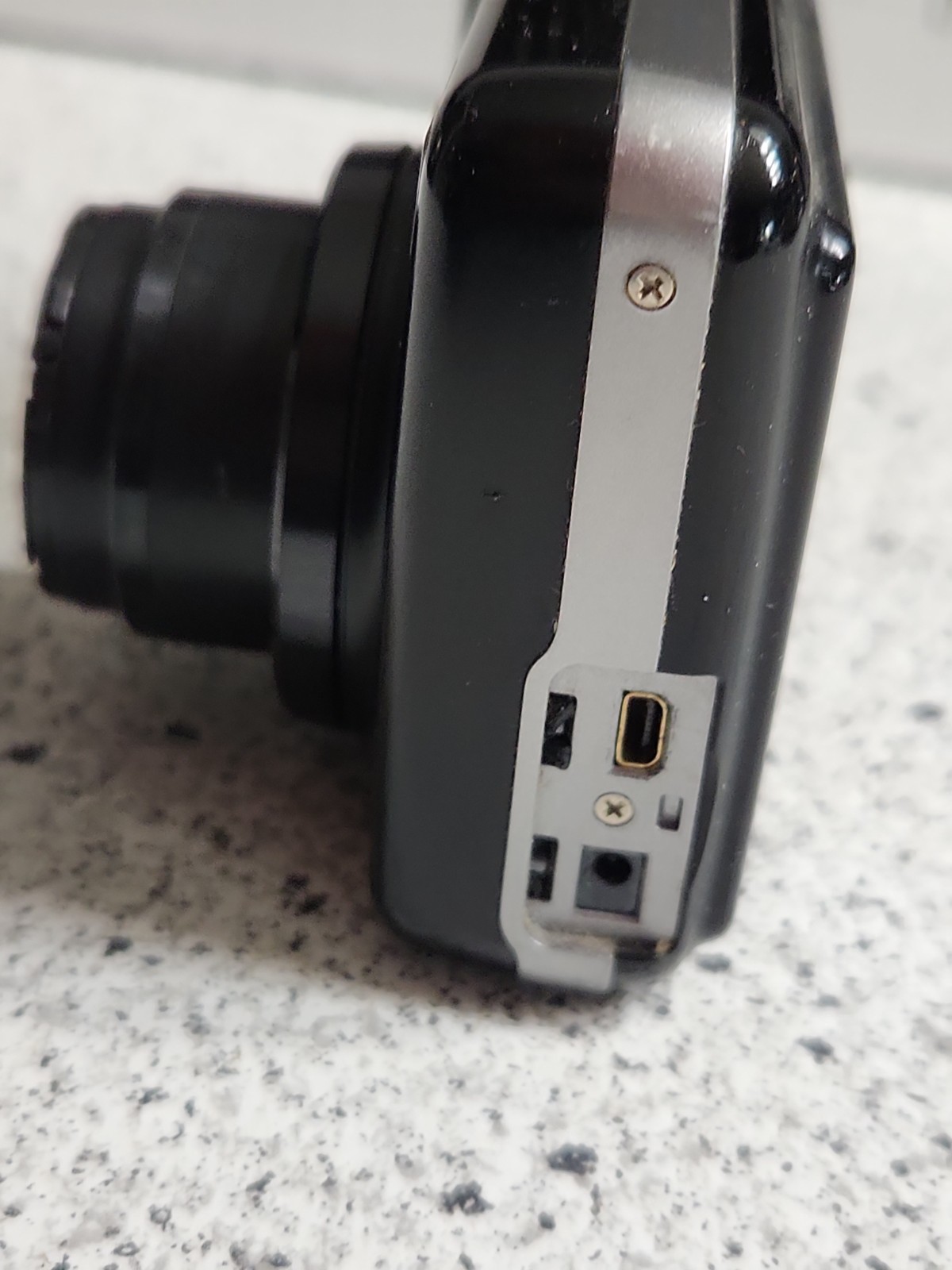 Samsung S85 8.2MP Digital Camera - Black