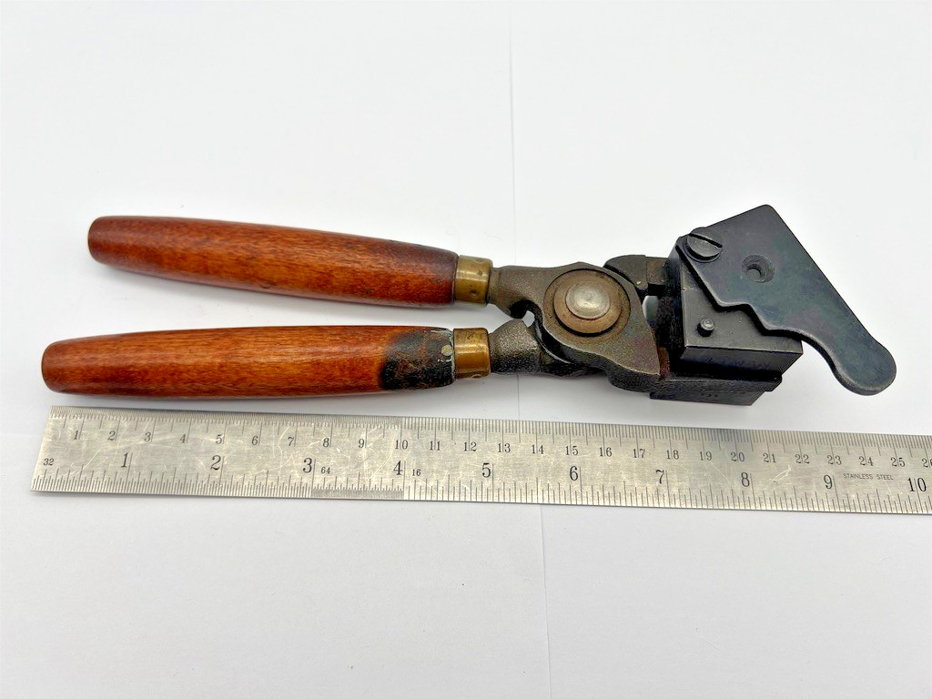 Lyman Bullet Mold 457406 .458-459 Diameter 475 Grain Round Nose GS Wood Handles
