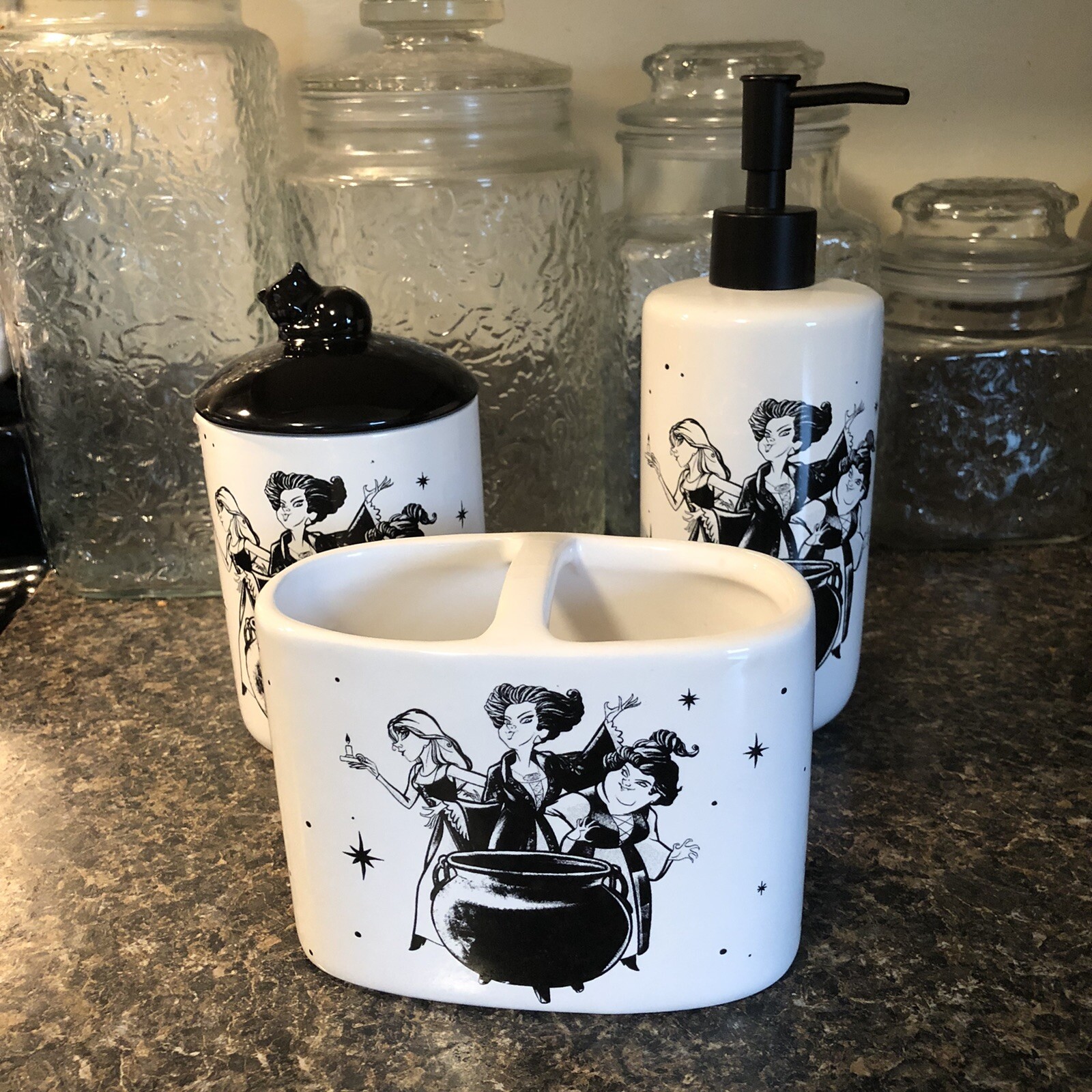NWT Hocus Pocus Disney Set Of 3 Sanderson Sisters Bathroom Ceramic Soap Pump Jar
