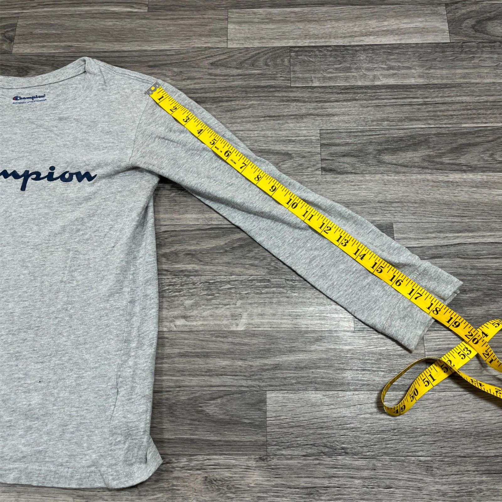 CHAMPION Graphic Crew Neck Long Sleeve Gray Pullover Shirt Boy's Size Medium