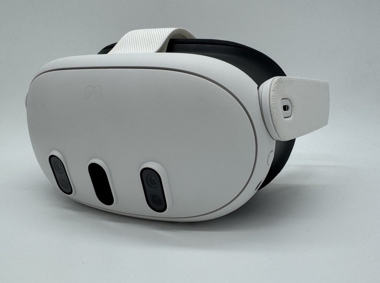Meta Quest 3, 512GB VR Headset (HEADSET ONLY) *decent* *lens wear* [M14]
