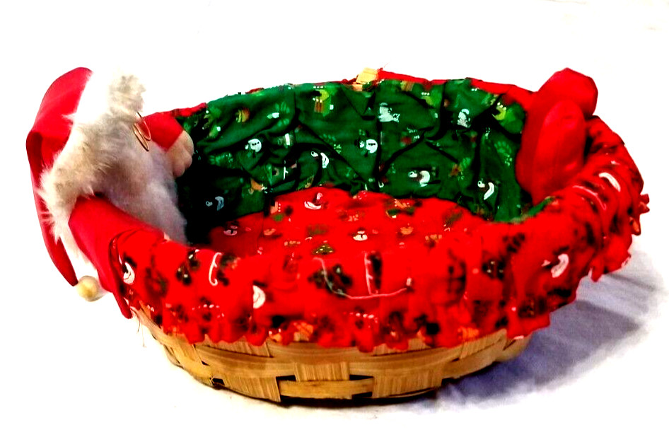 Spectacle Santa Gift Bread Basket Wicker w Xmas Red Green Holiday Cloth VTG
