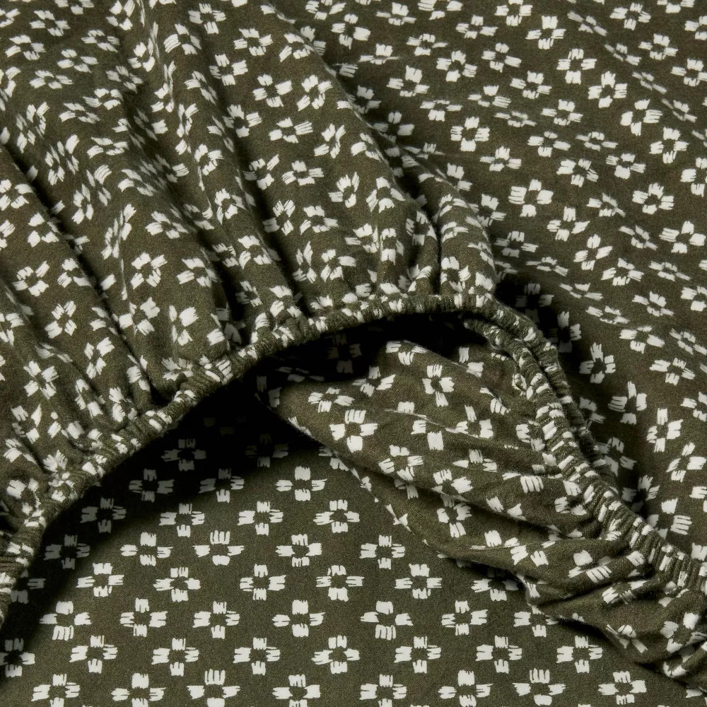 Queen Ultra Soft Flannel Sheet Set Green Geo - Threshold