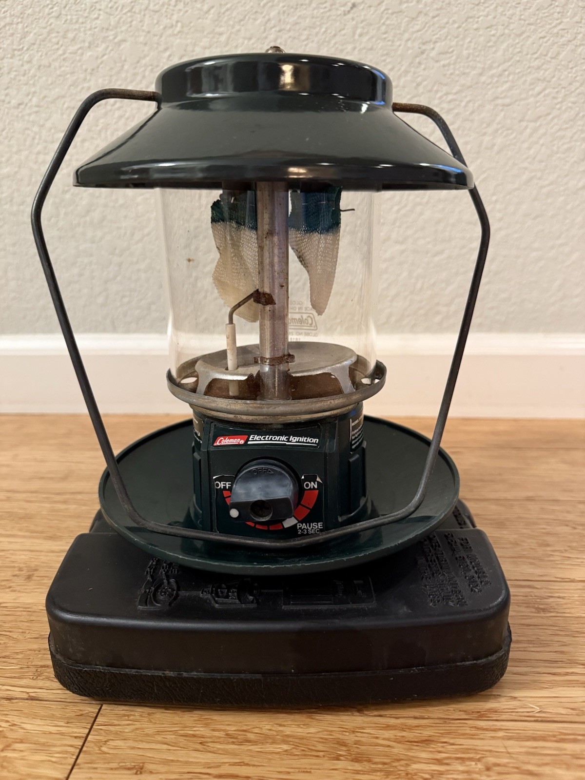 Coleman 5154A700 2 Mantle Propane Lantern Electronic Ignition w/ Hard Case