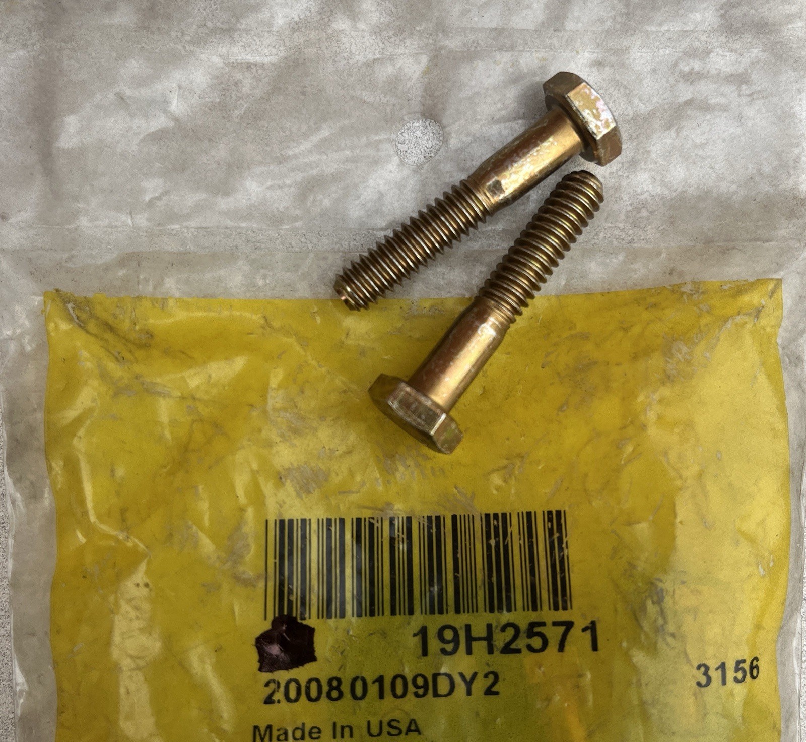 19H2571   GENUINE  OEM  John Deere   BOLT    QTY of 2  Bolts
