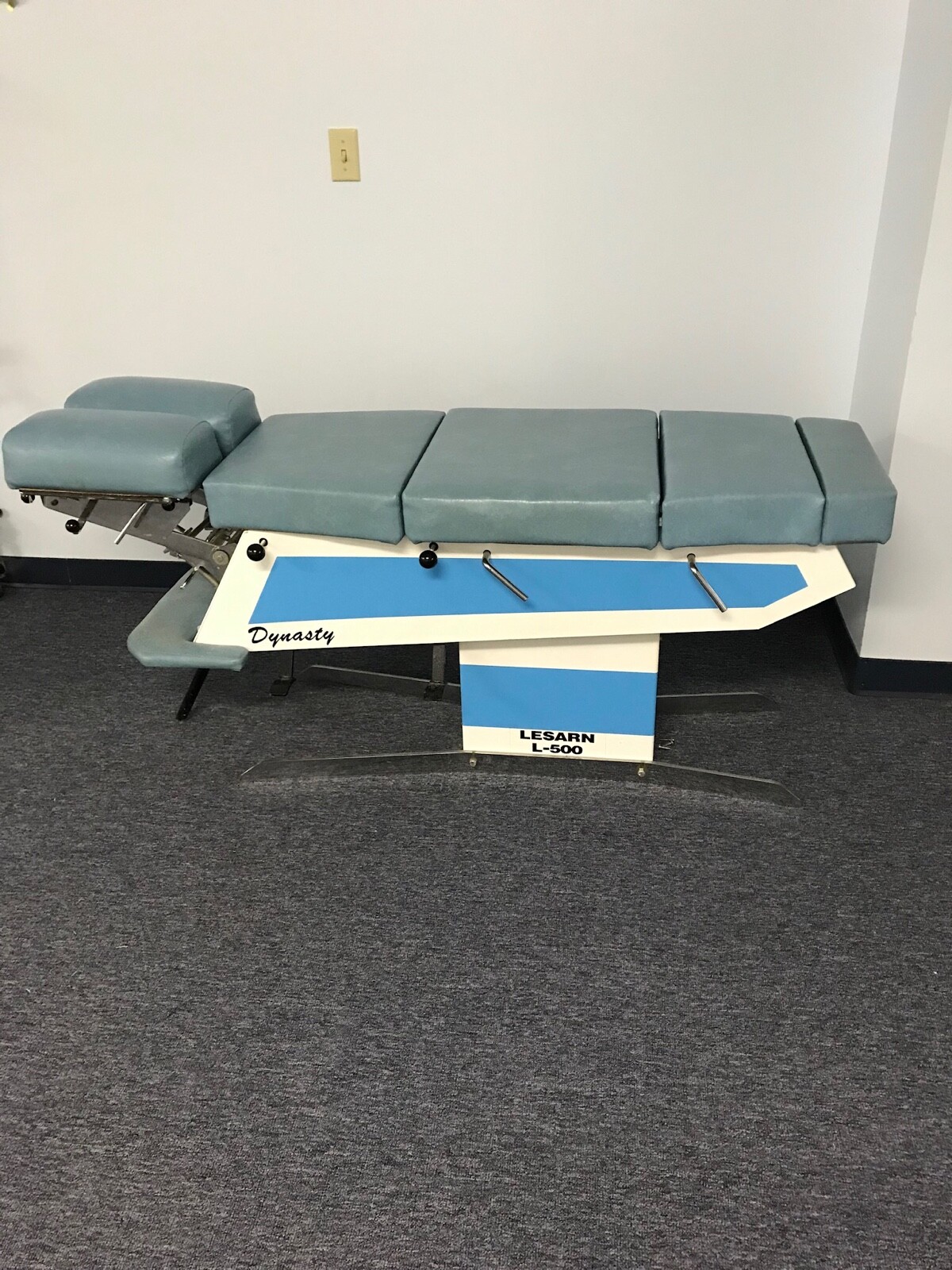 CHIROPRATIC MANIPULATION TABLE WITH DROPS