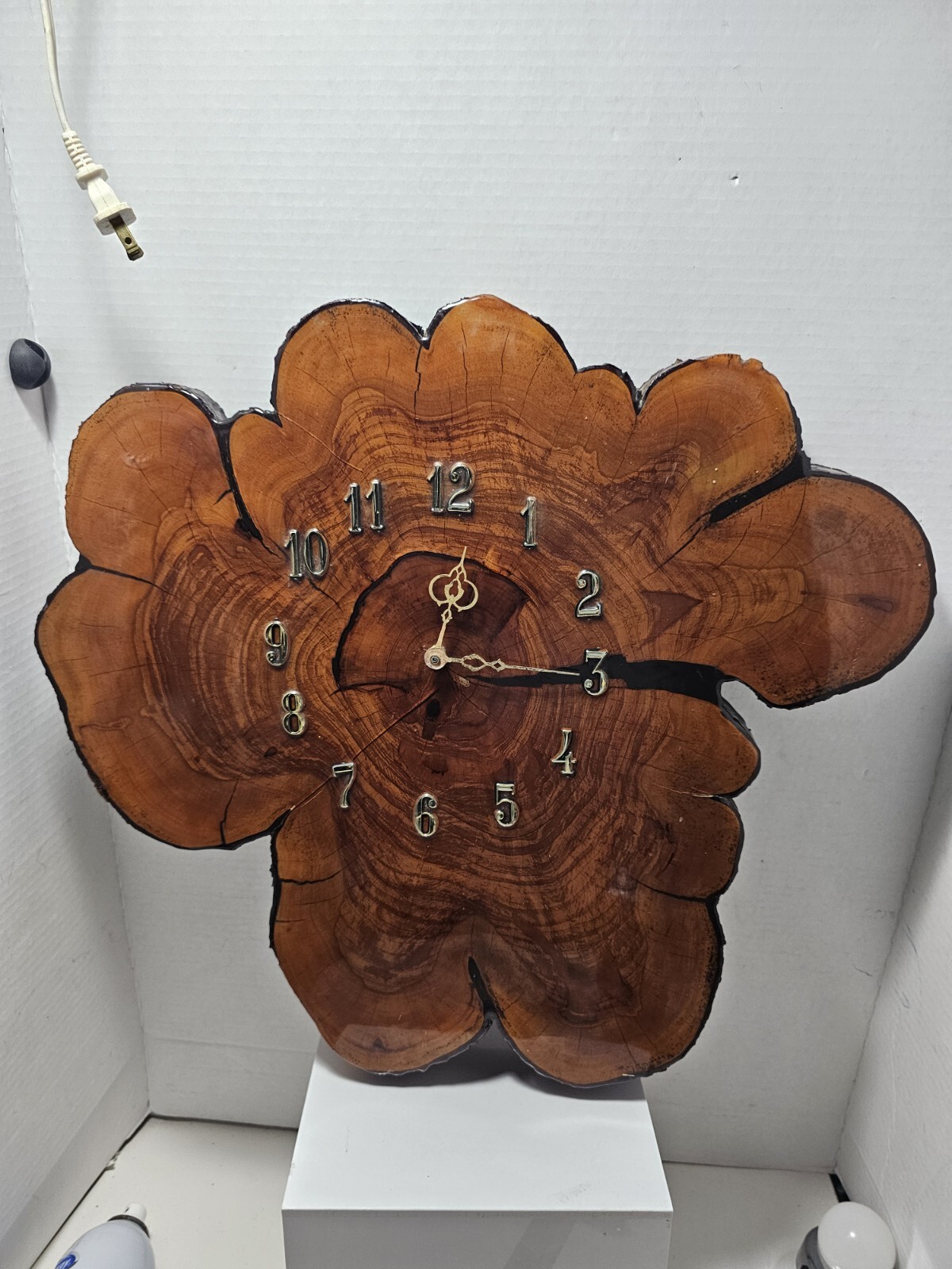 Vintage Folk Art Handmade Natural Burl Wood Tree Slab Wall Clock Cabin Lakehouse