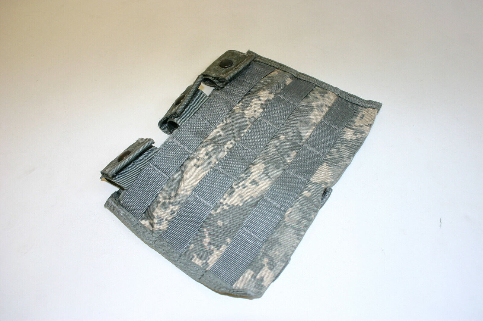 USGI US Army Molle ACU Triple Magazine Pouch 3 x 30 Side by Side 3 Mag Pouch EXC