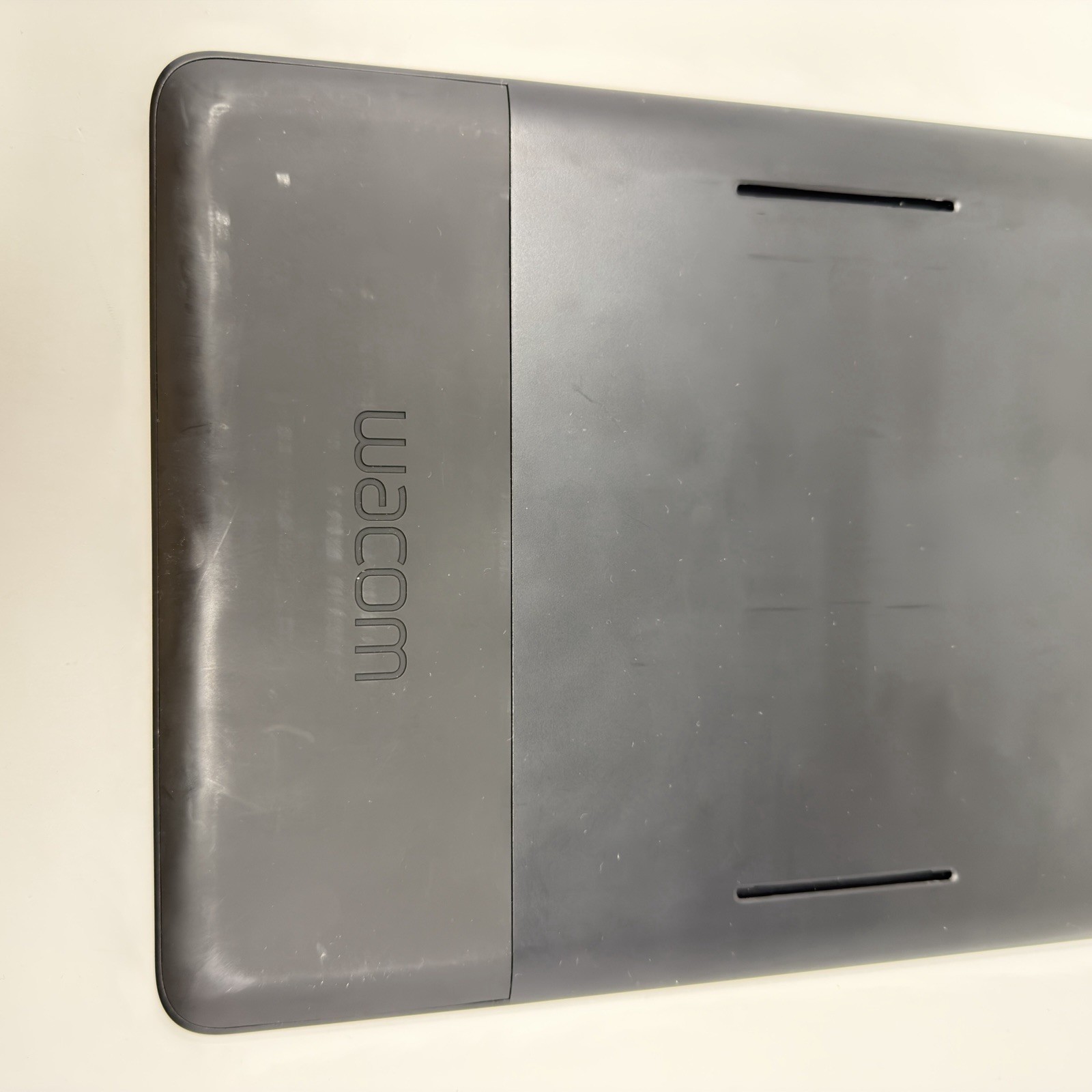 Wacom Cintiq 13HD Creative Pen & Touch Display DTH-1300 UNTESTED NO CORDS