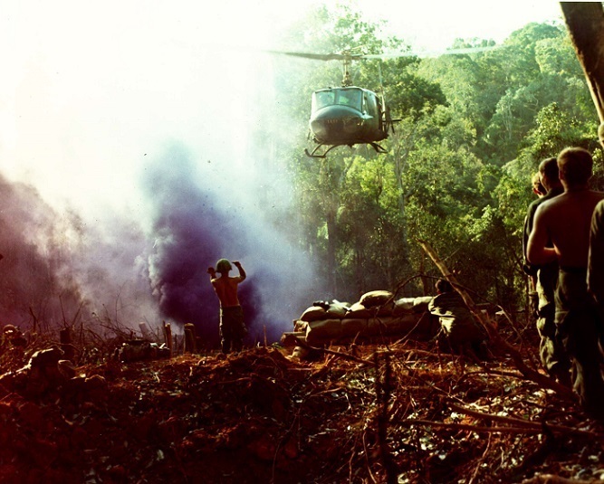 U.S. Soldier guiding a UH-1B Huey Helicopter 8"x 10" Vietnam War Photo 91