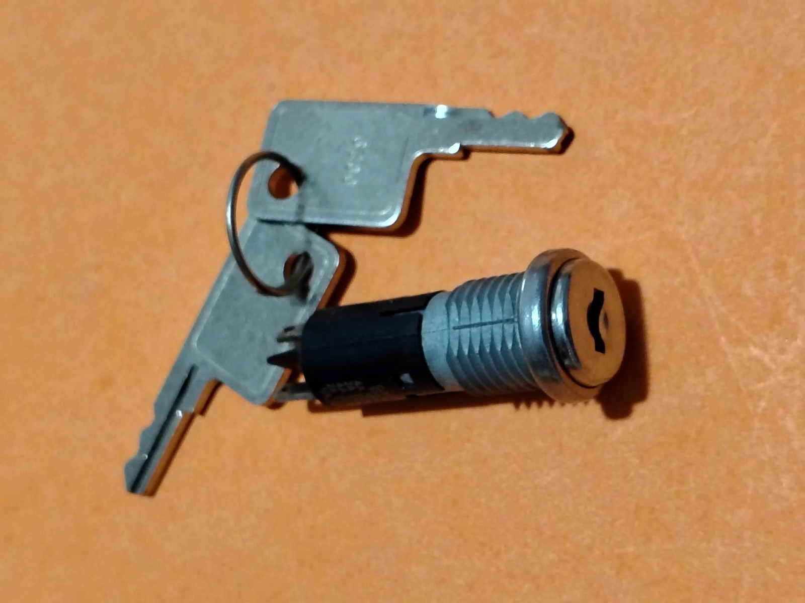 C&K YM06132C205NQ 2 POSITION SPST 4A 125VAC 28VDC PANEL MOUNT KEYLOCK SWITCH