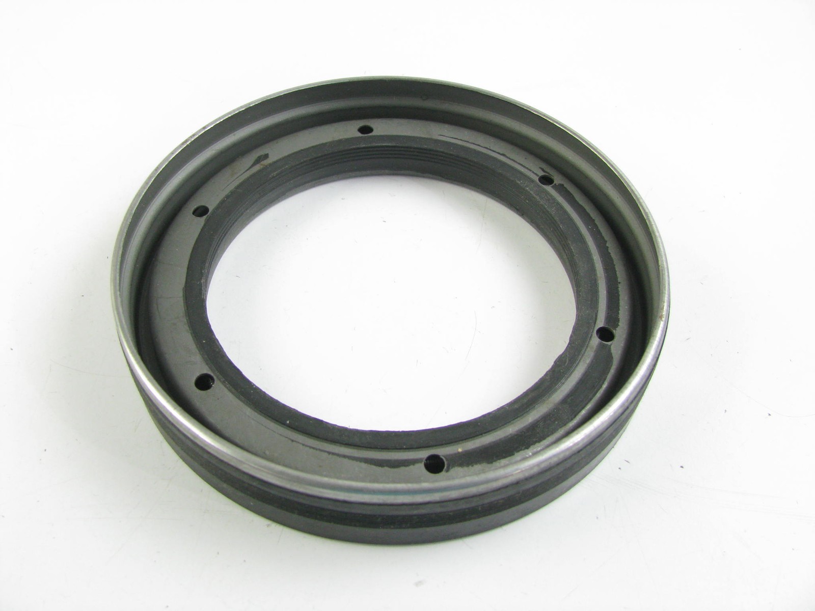 NEW UNBOXED 370036A Oil Bath Wheel Seal, Bulk Packed