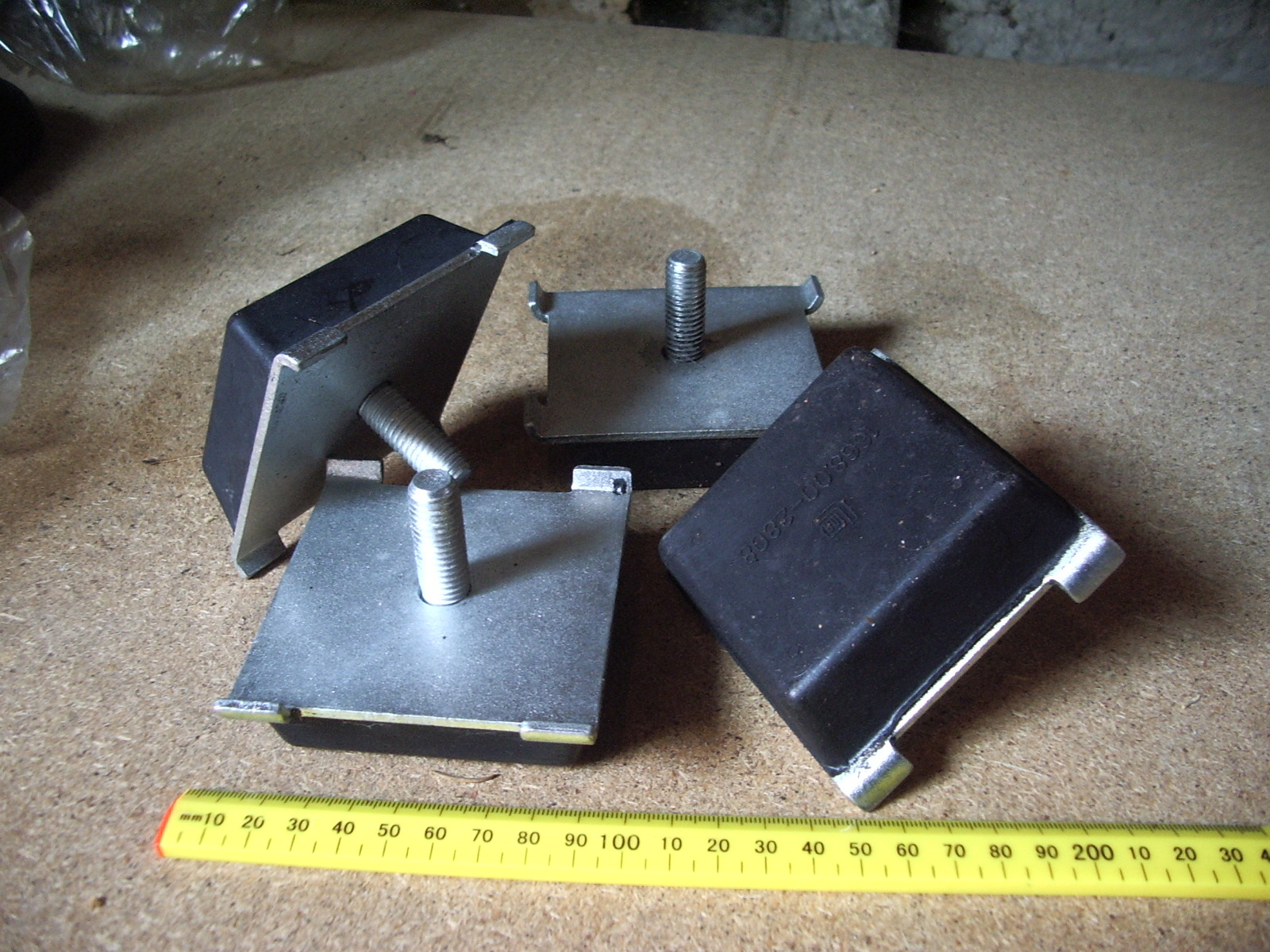 To Fit Iveco 12-18 ton Iveco 120E 150E 180E spring pad rubber buffer x4