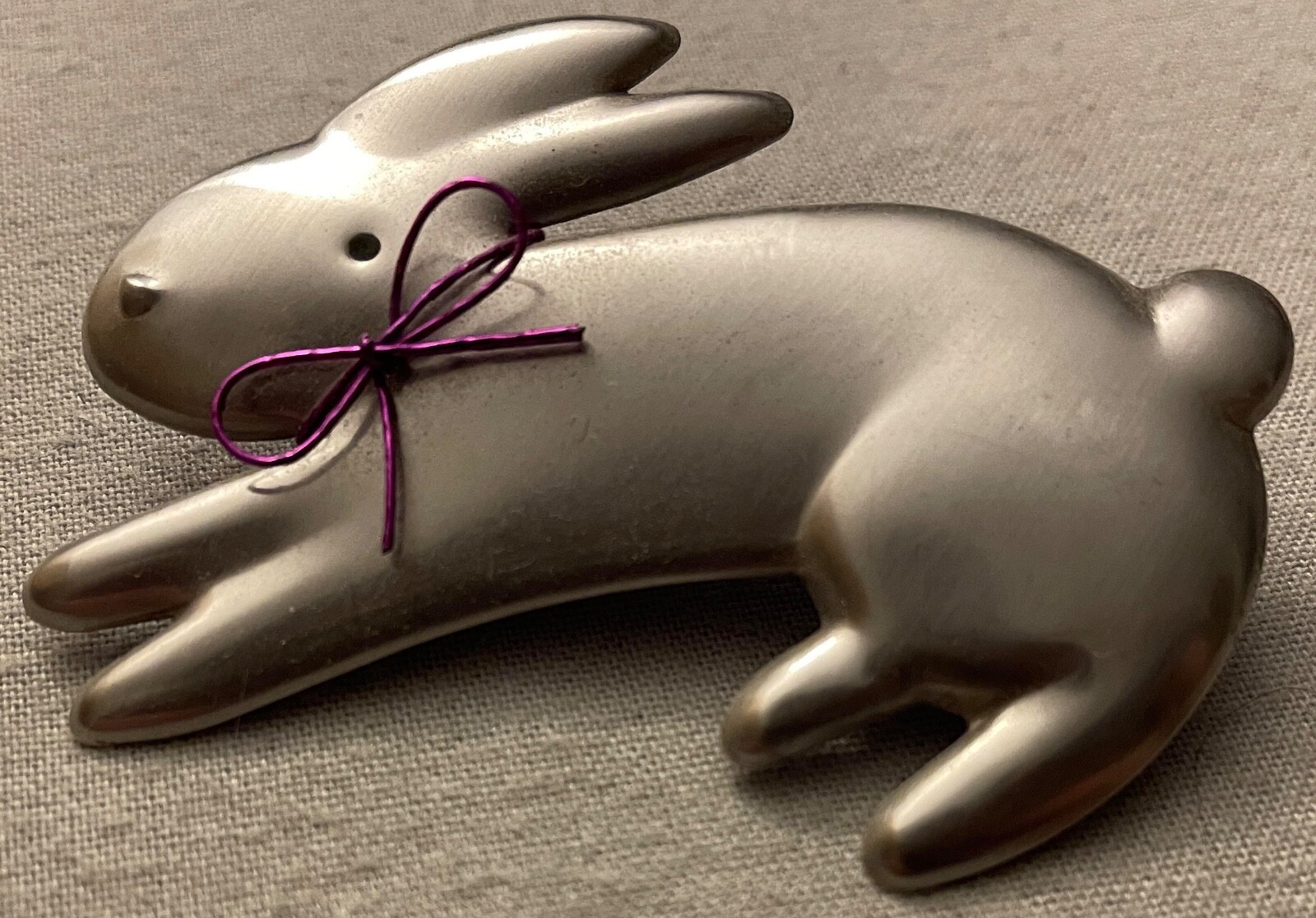 BUNNY RABBIT PIN with PURPLE BOW, Approx 2" Hallmark - Purple Back EASTER SPRING