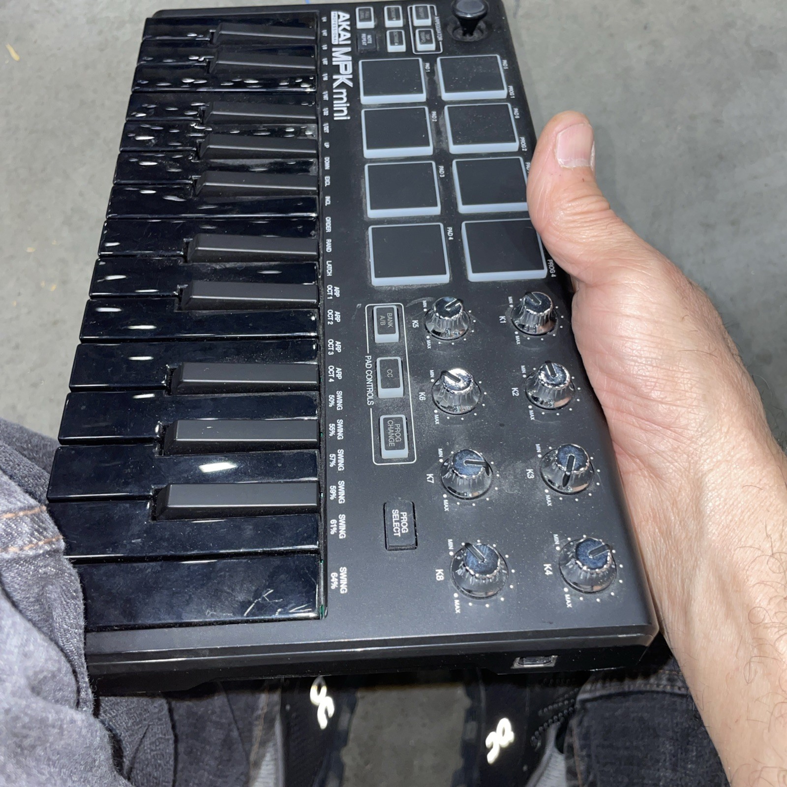Akai MPK mini 25-Key USB MIDI Keyboard Controller Pad Triggers Knobs