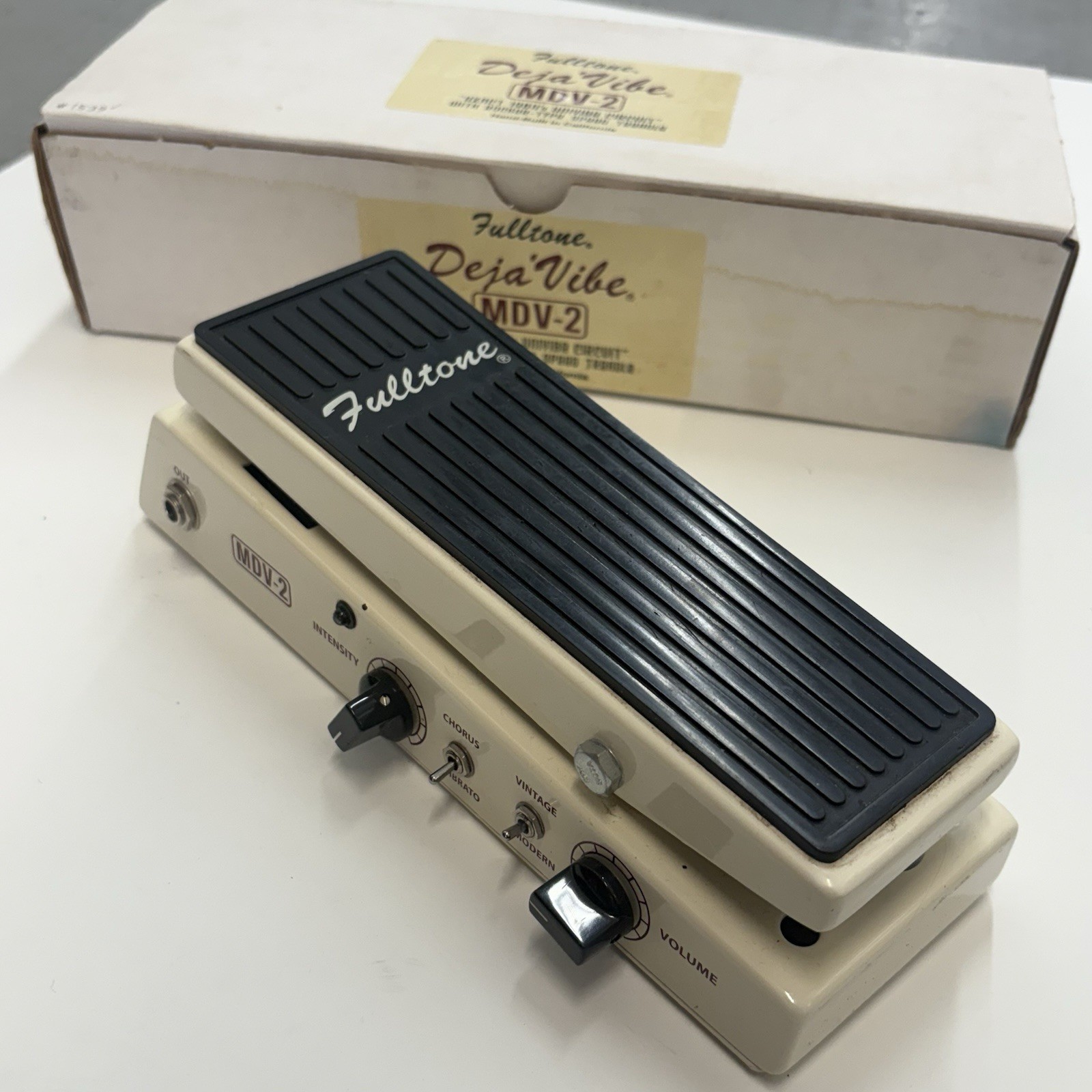 Vintage Fulltone Deja Vibe MDV-2 Guitar Foot Pedal USA SHIPPED W Box & Papers