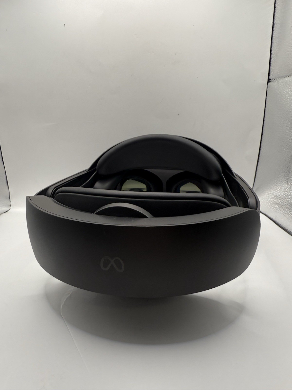 FOR PARTS -- Meta Quest Pro VR 256GB Headset Only No Controllers