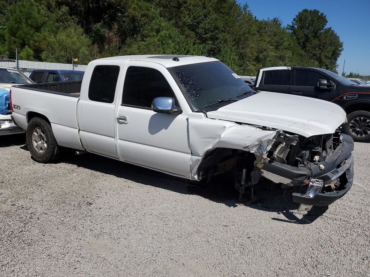 SILVRDO15 2005 Glove Box 4835655