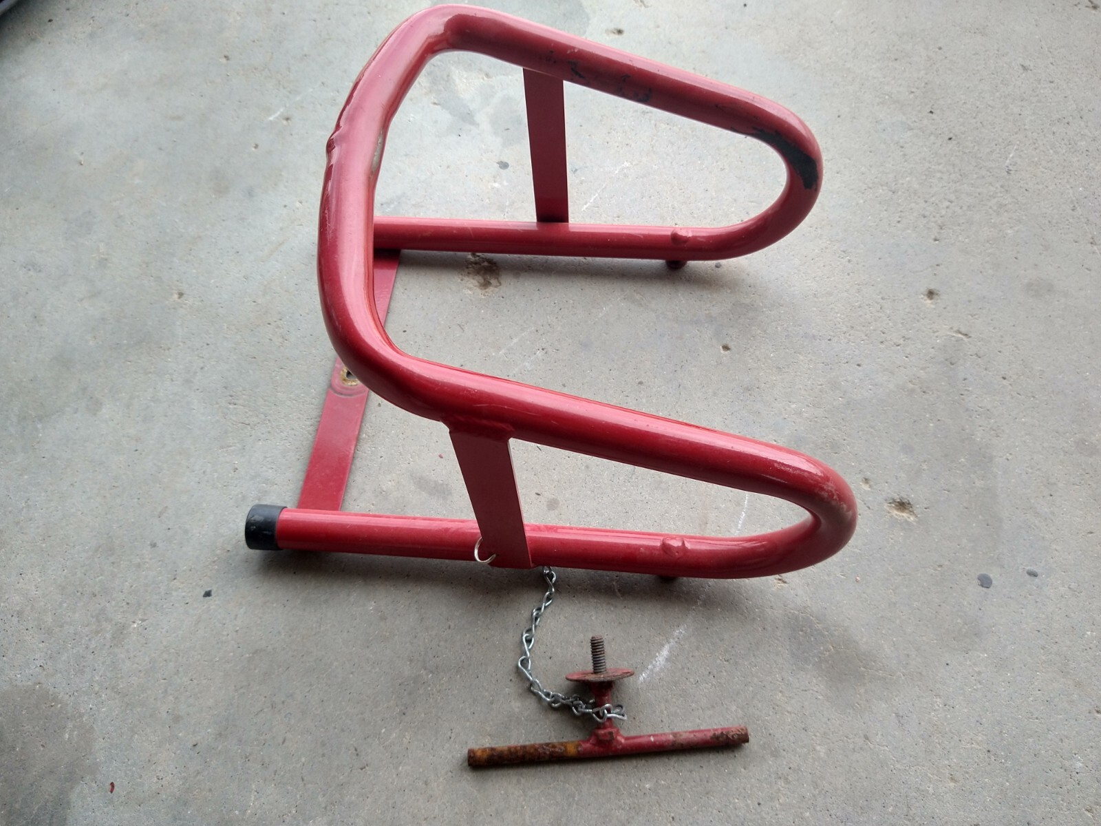 Pingel Removable Motorcycle Wheel Chock Up to 7.75 Inch Tire Width Red
