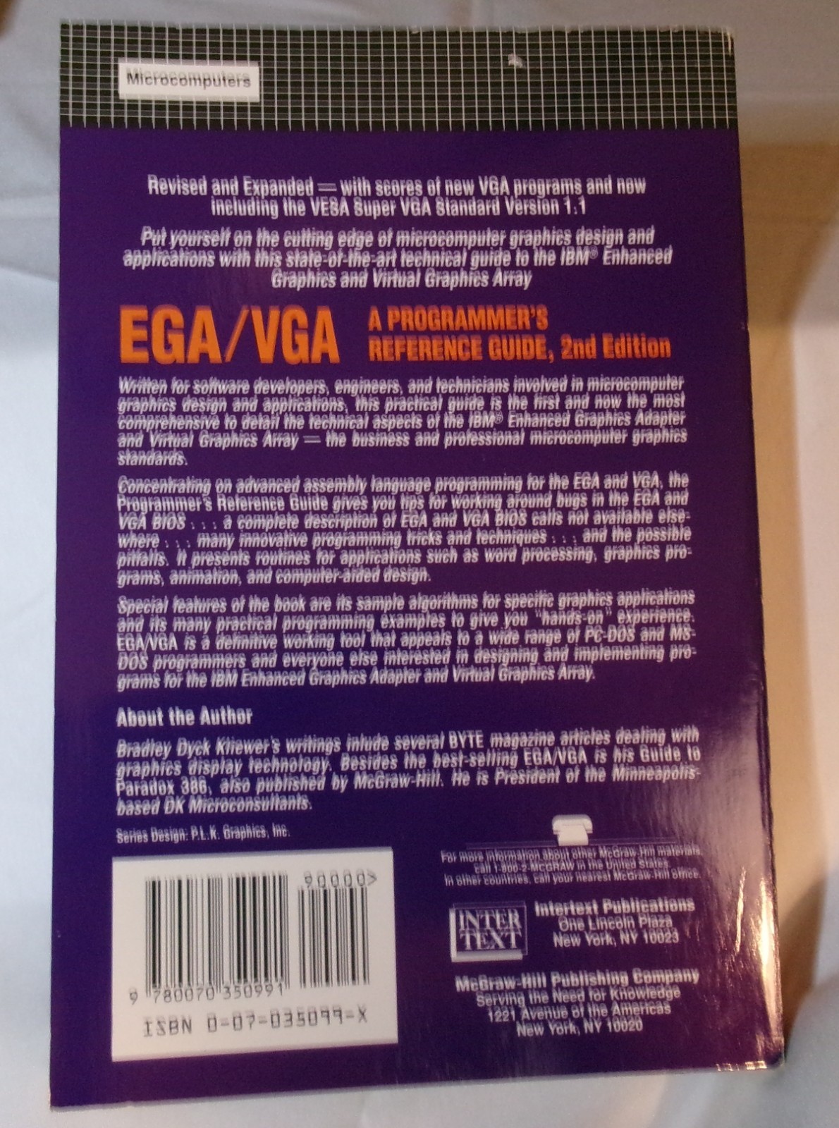 EGA/VGA A Programmers Reference Guide 1990 Pub Mint condition