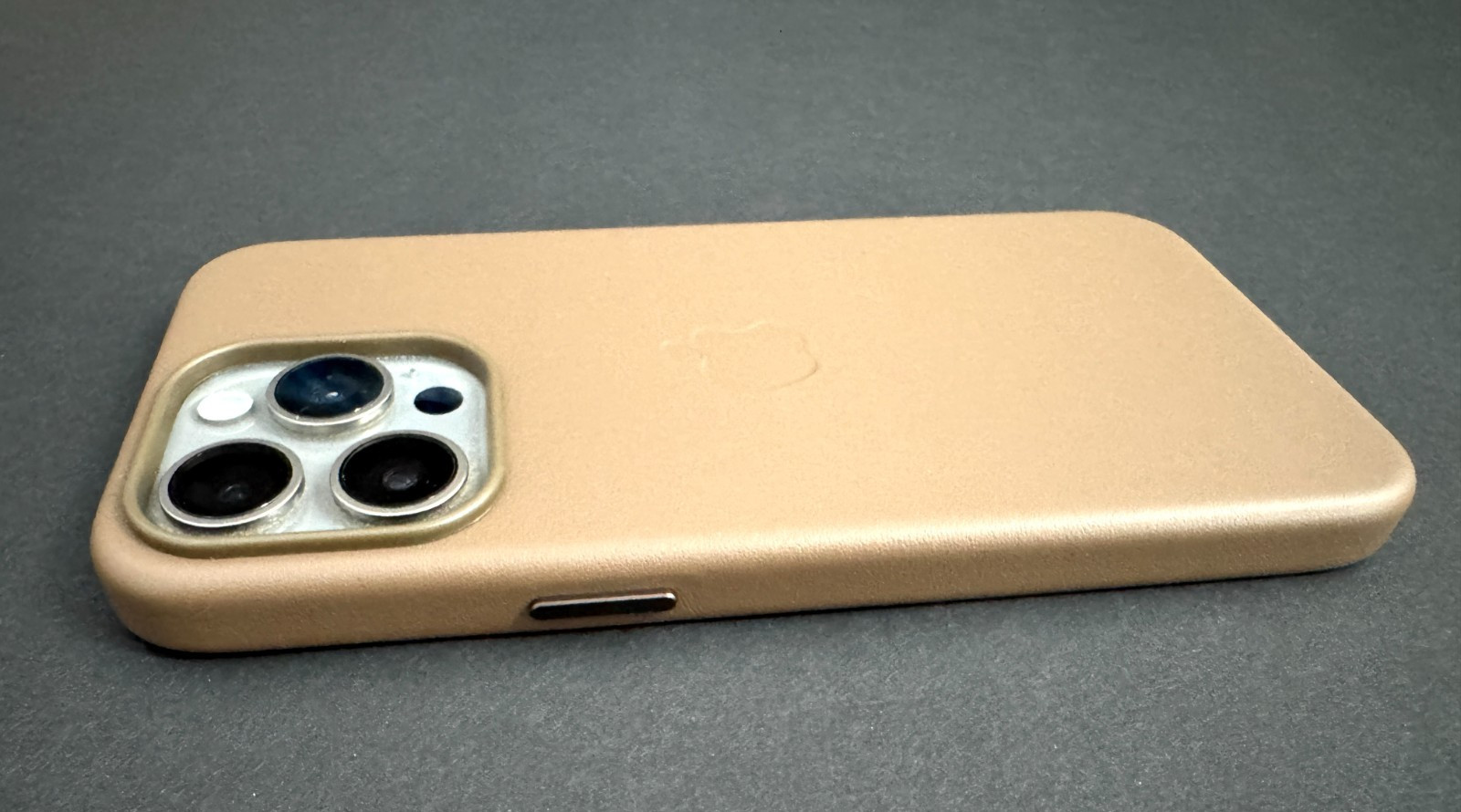 Apple Leather Case With MagSafe for iPhone 15 Pro Max Pop-Up MagSafe Animation
