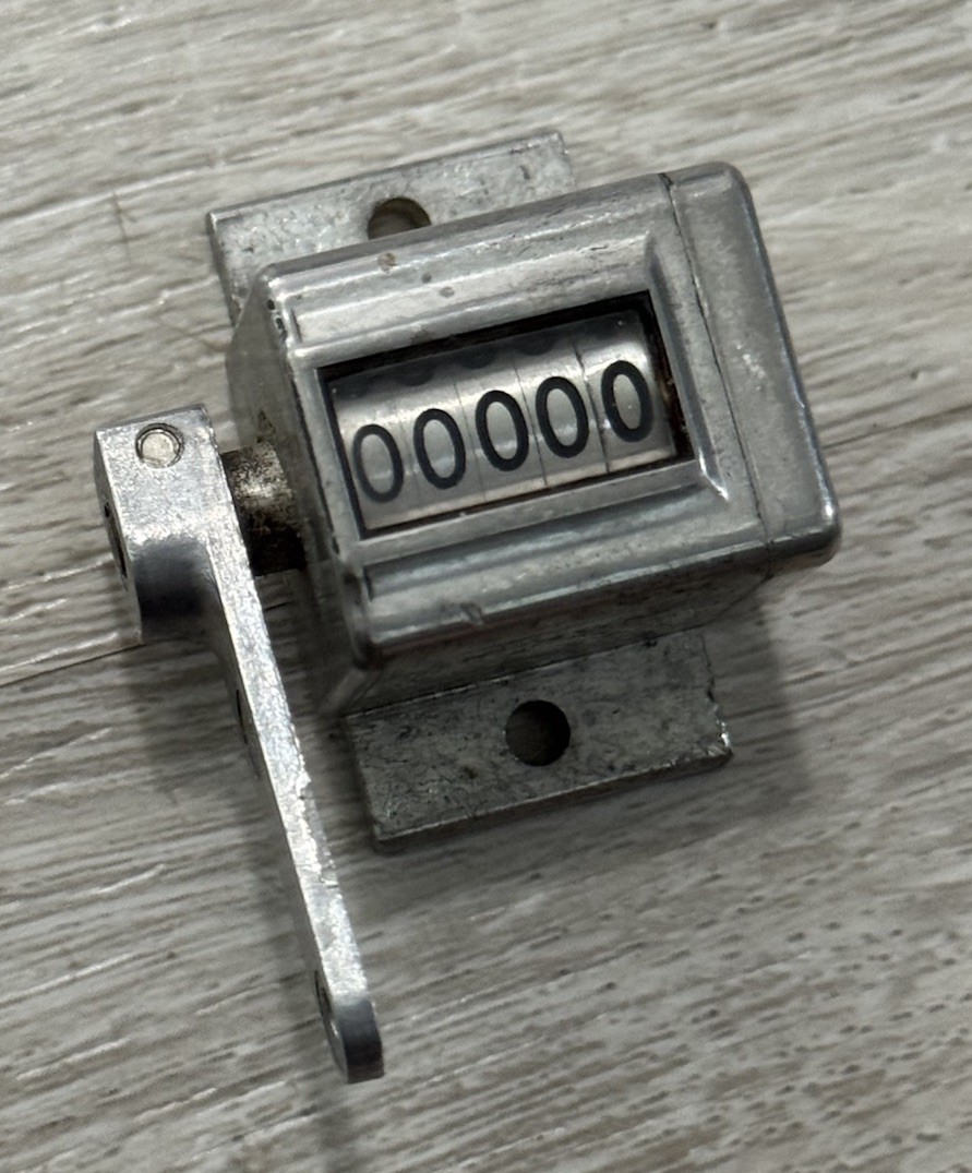 VINTAGE VEEDER ROOT 5 DIGIT MECHANICAL COUNTER