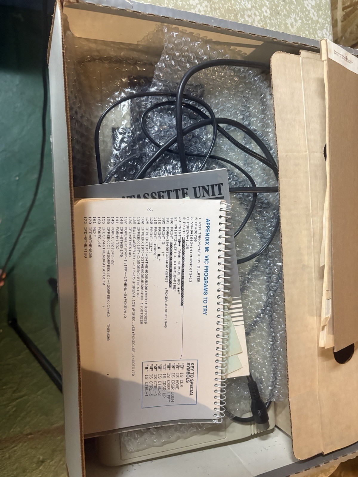 Commodore VIC-20 Home Computer w/ Box & 1530 Datassette Unit Manual