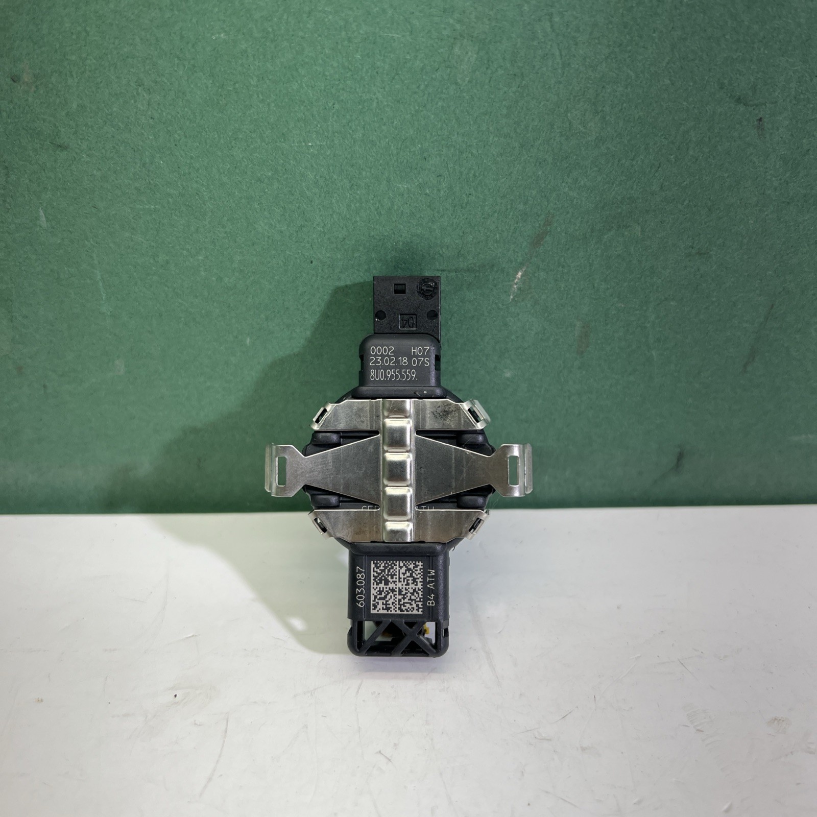 2019-2024 Volkswagen Jetta Front Windshield Rain Sensor Unit 8U0955559 OEM