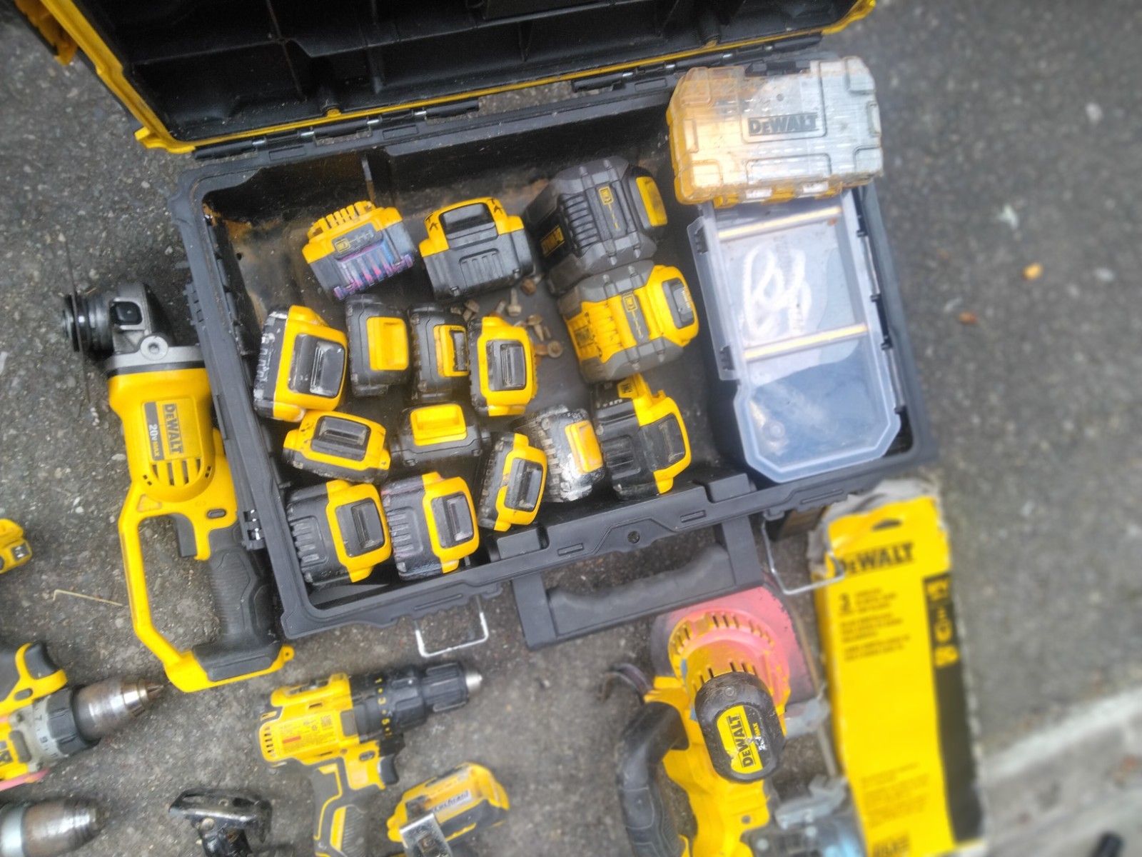 DeWalt power tools lot of 12 plus 15 batteries