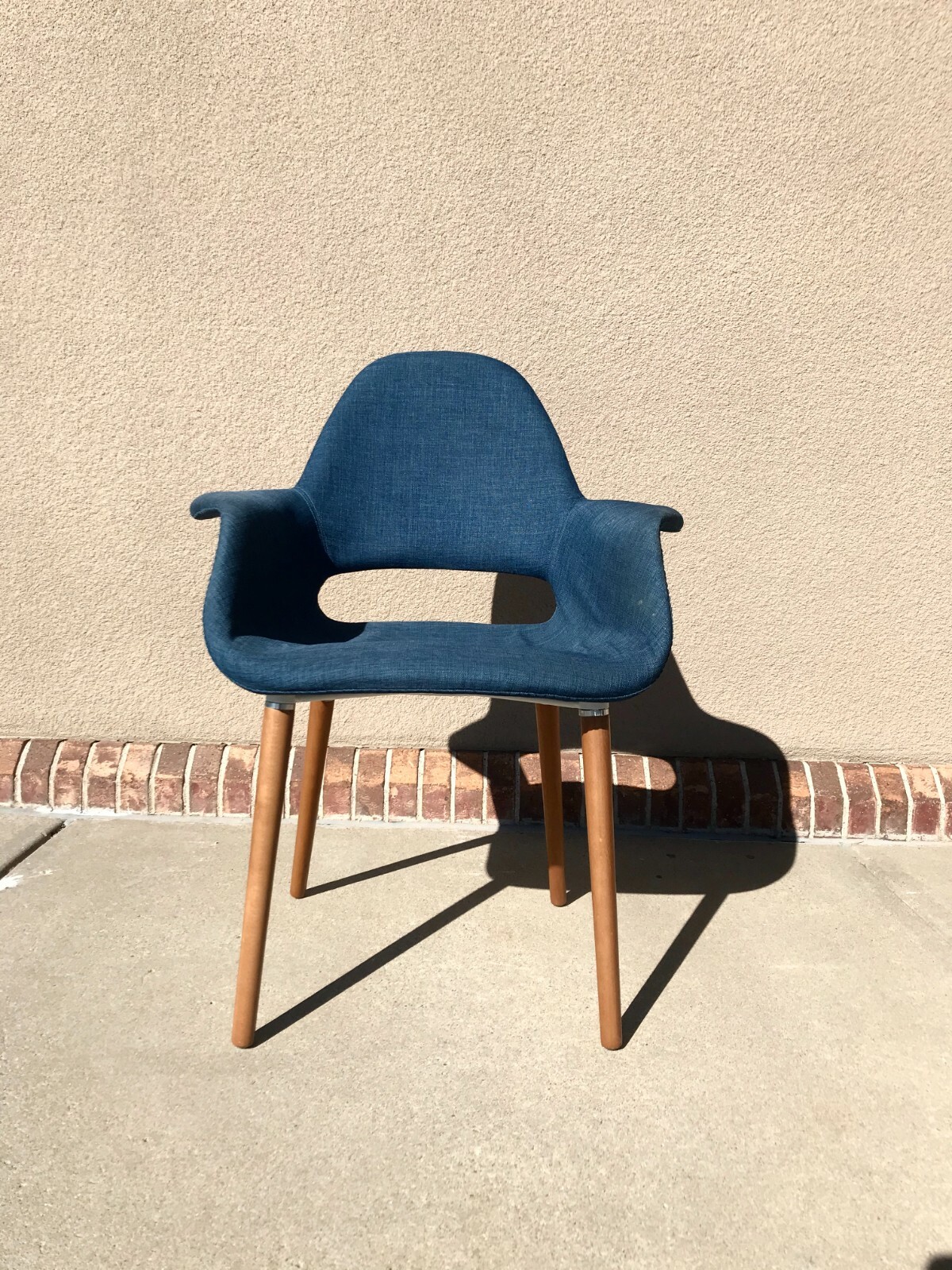 Modern Upholstered Fabric Dining Room Armchair With Wood Legs Blue