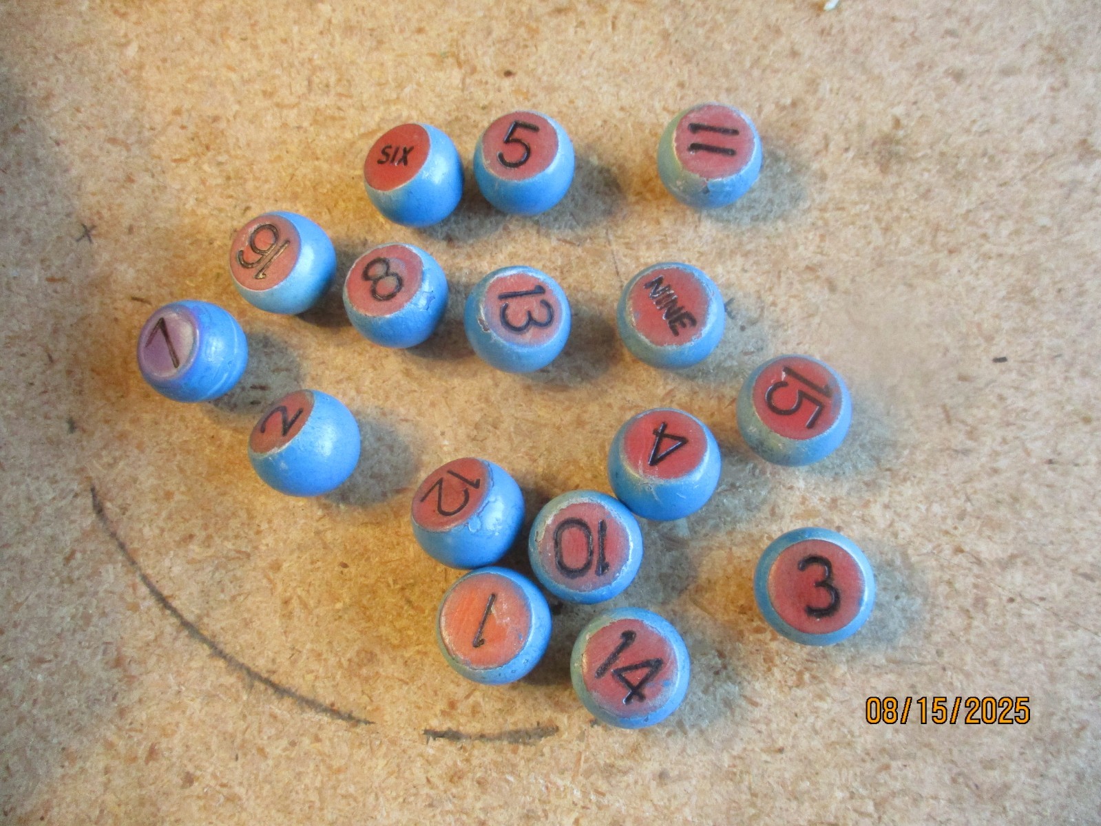OLD WOODEN TALLY BALL SET 16 NUMBERS HANDPAINTED PEAS BALLS SNOOKER BILLIARDS #2