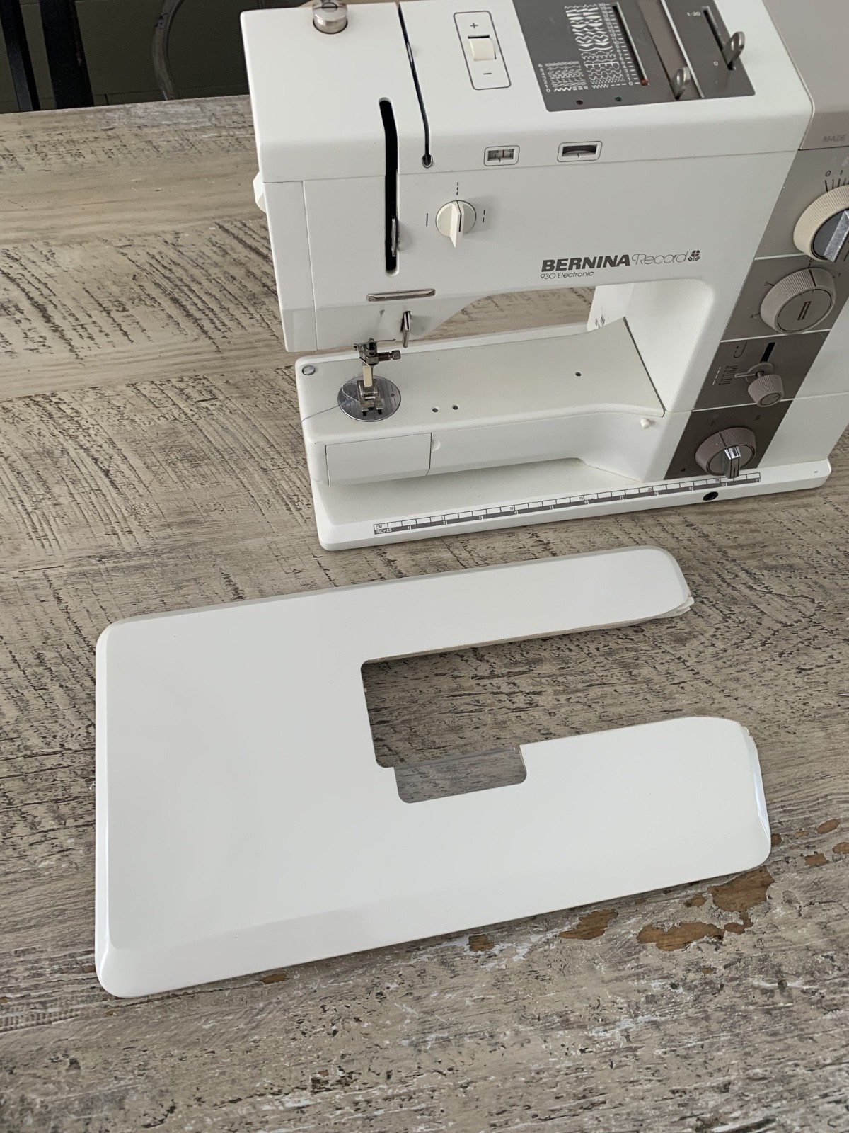 BERNINA 930 Record Electronic Sewing Machine w/ Case & Pedal WORKS, TESTED