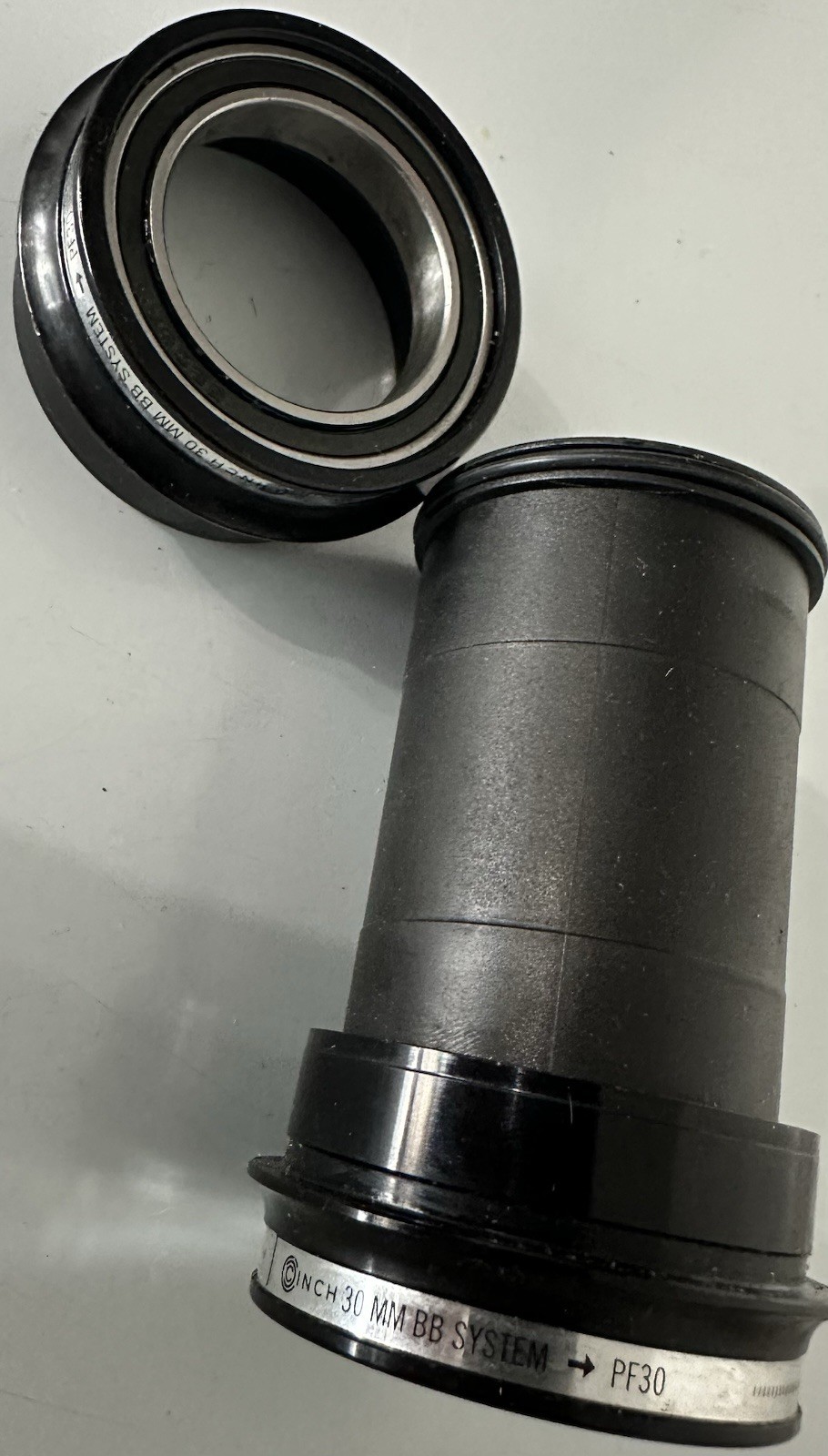 RaceFace Cinch Pf30 46mm ID x 73mm Spindle External Seal Bicycle Bottom Bracket